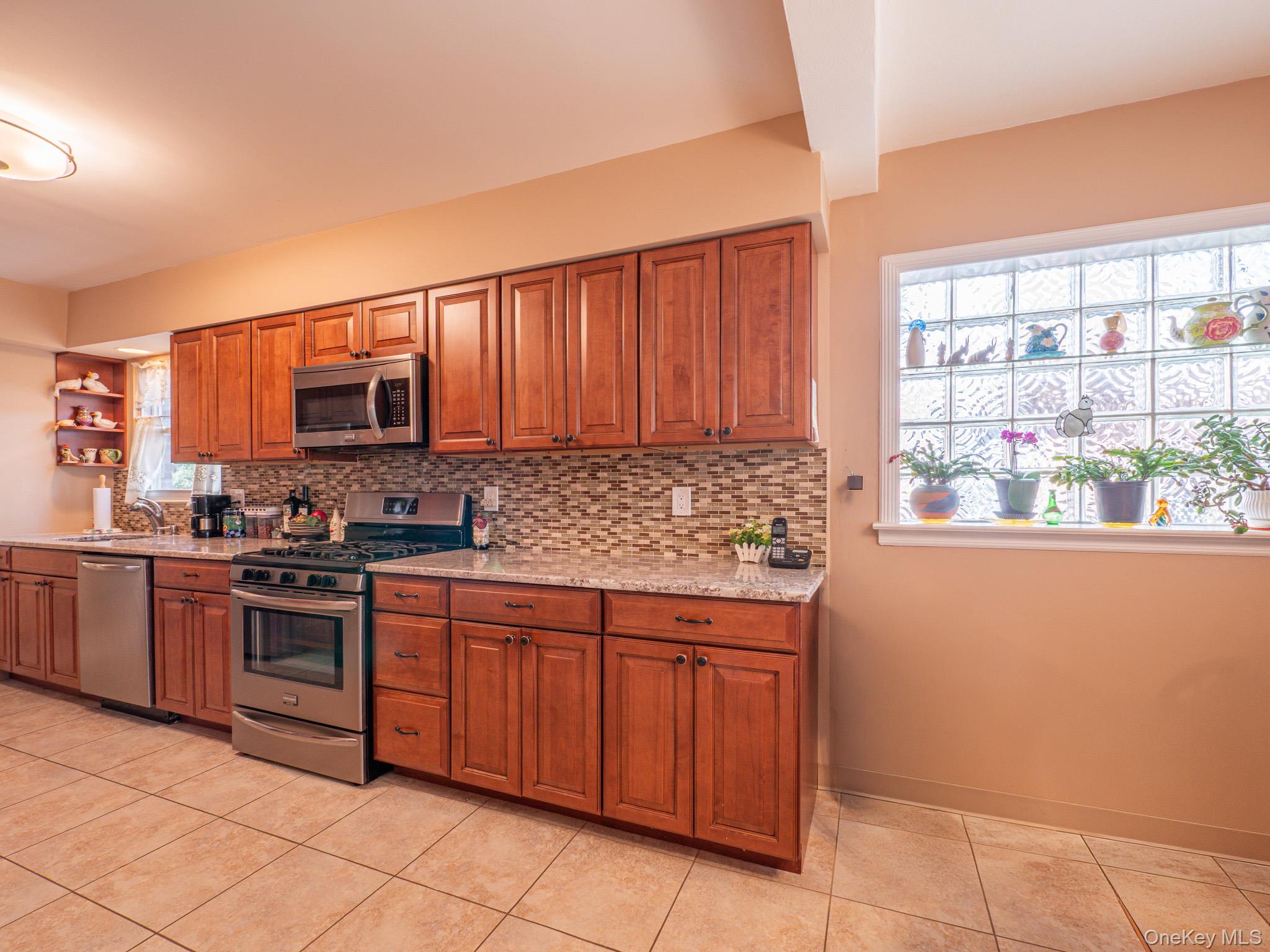 #12 photo, 7363 195th Street, फ्रेश मेडॉस Fresh Meadows , NY 11366