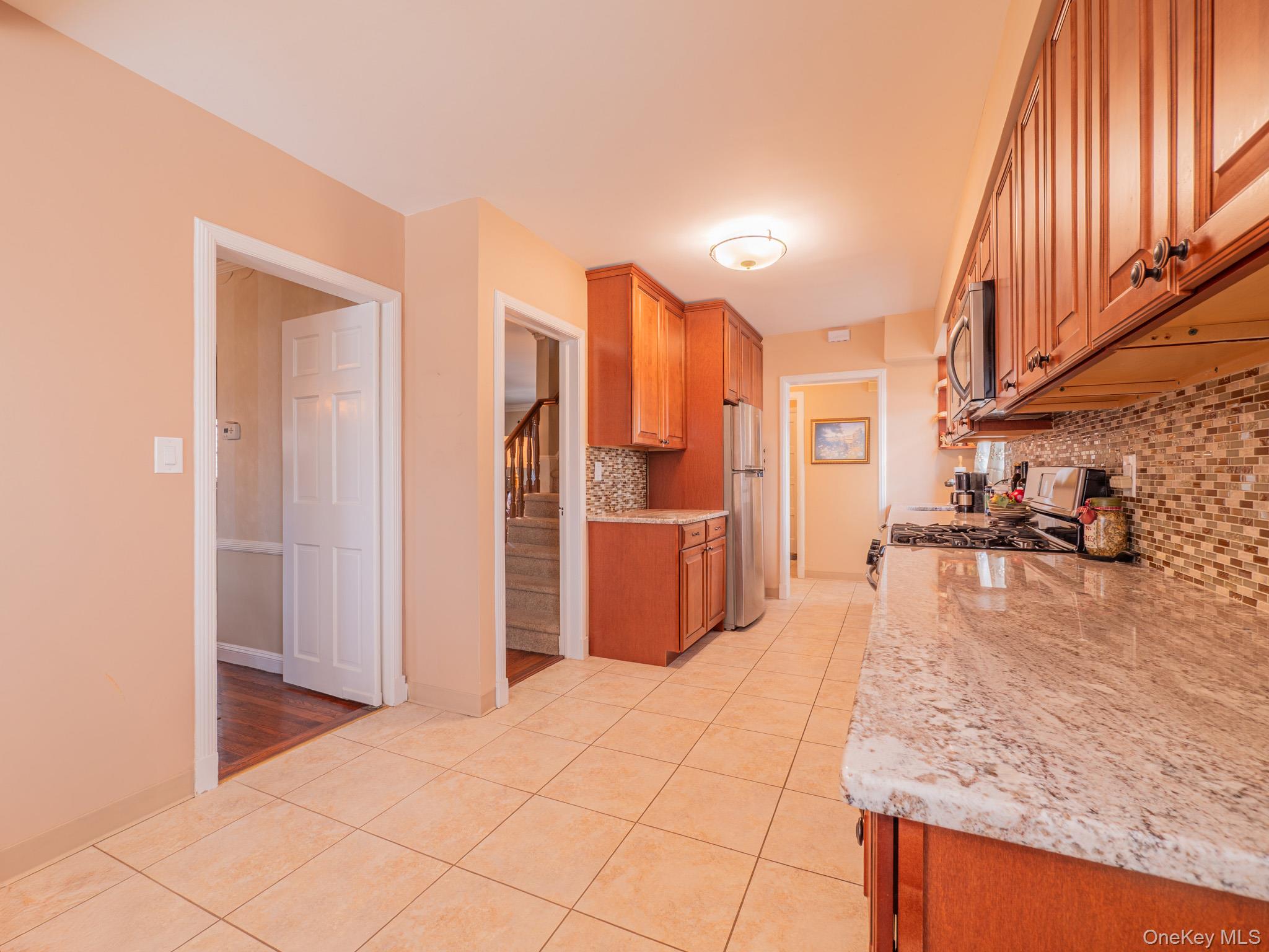 #14 photo, 7363 195th Street, फ्रेश मेडॉस Fresh Meadows , NY 11366