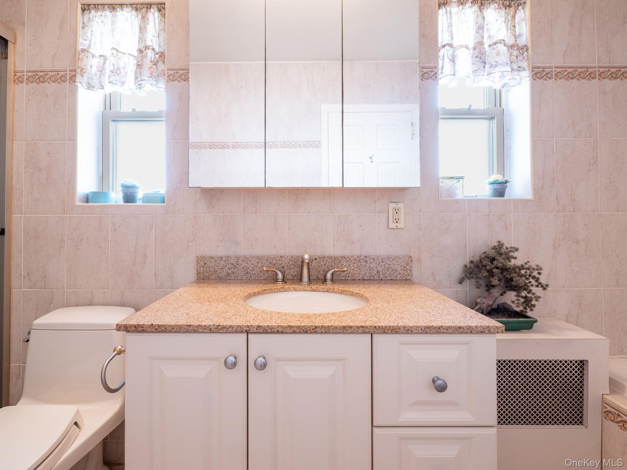 #20 photo, 7363 195th Street, फ्रेश मेडॉस Fresh Meadows , NY 11366