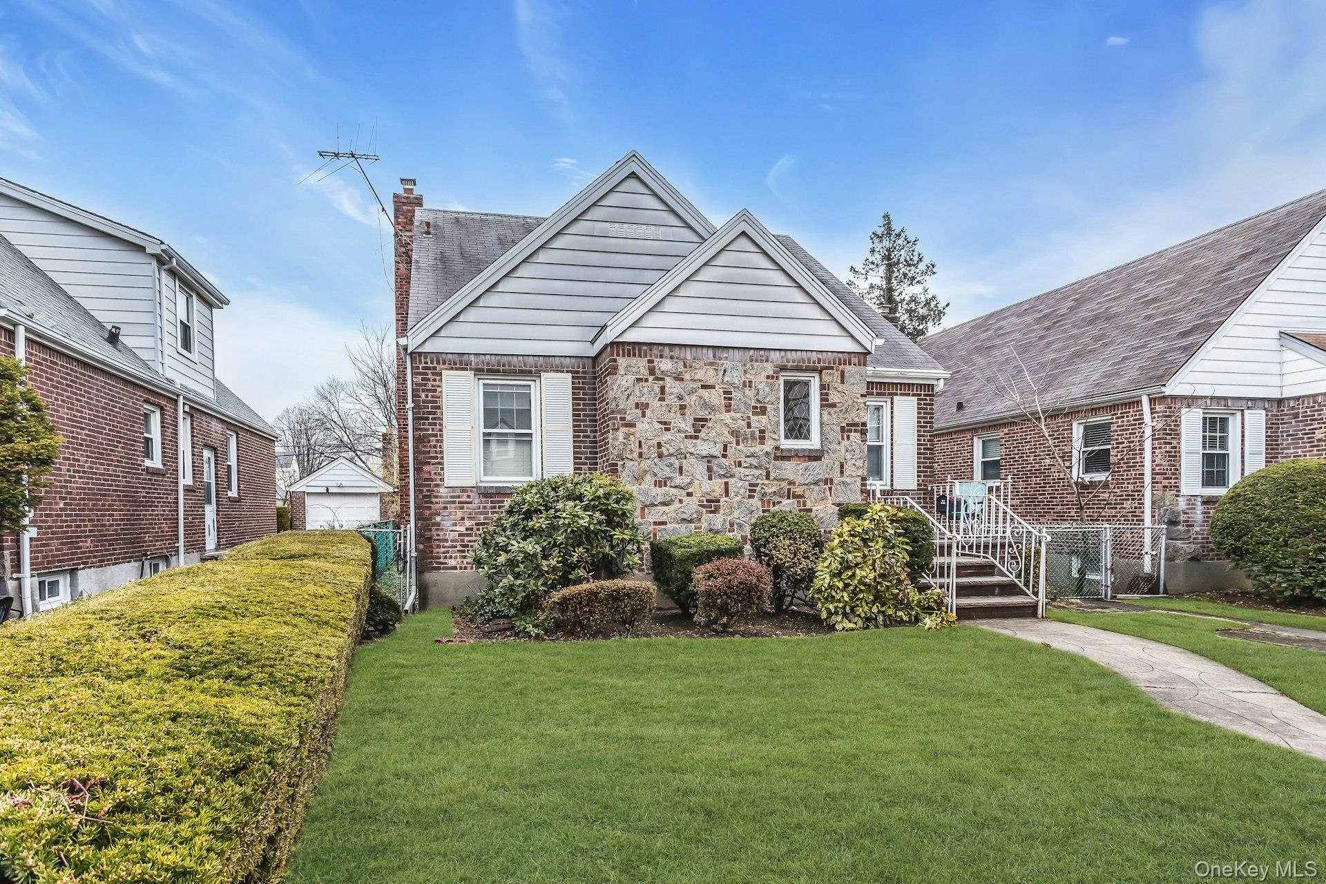 #3 photo, 8227 246th Street, কুইন্‌স Bellerose , NY 11426