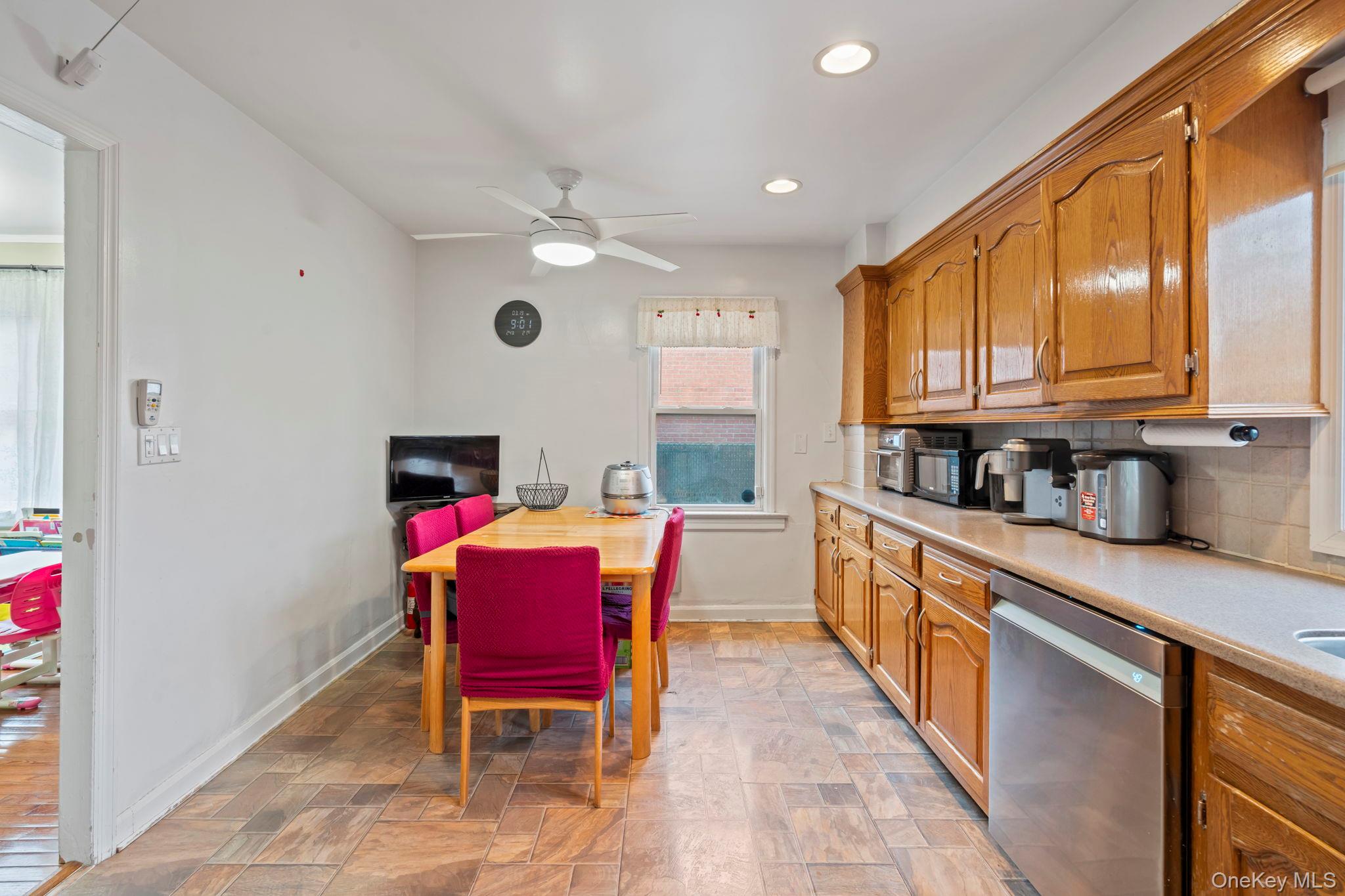 #12 photo, 14-28 156th Street, কুইন্‌স Whitestone , NY 11357