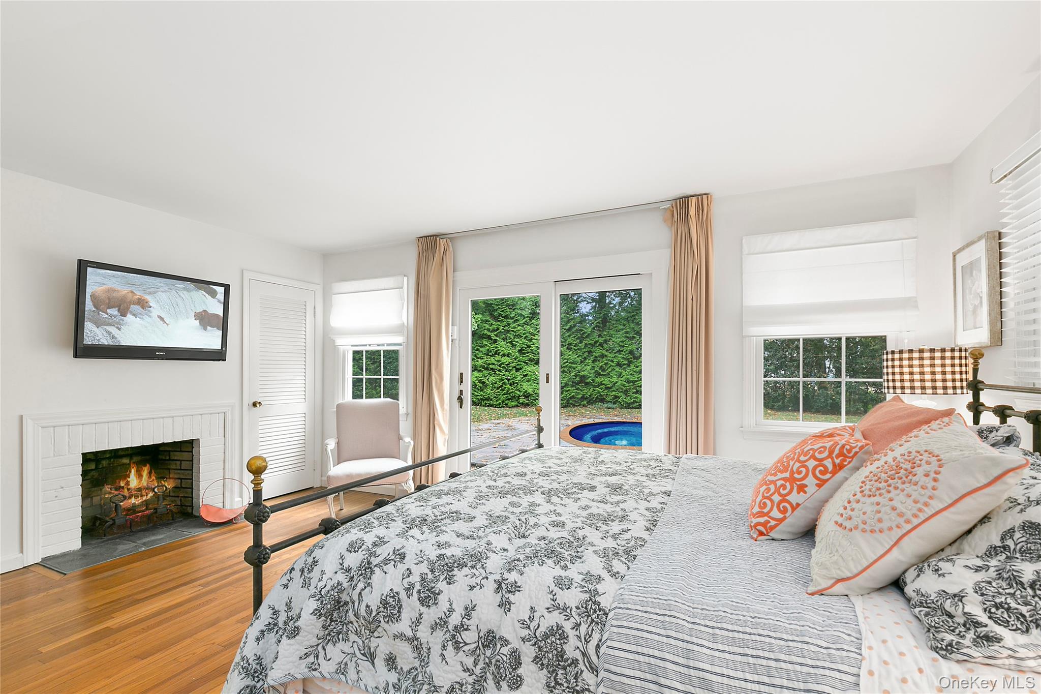 #4 photo, 669 Hill Street, Southampton , NY 11968