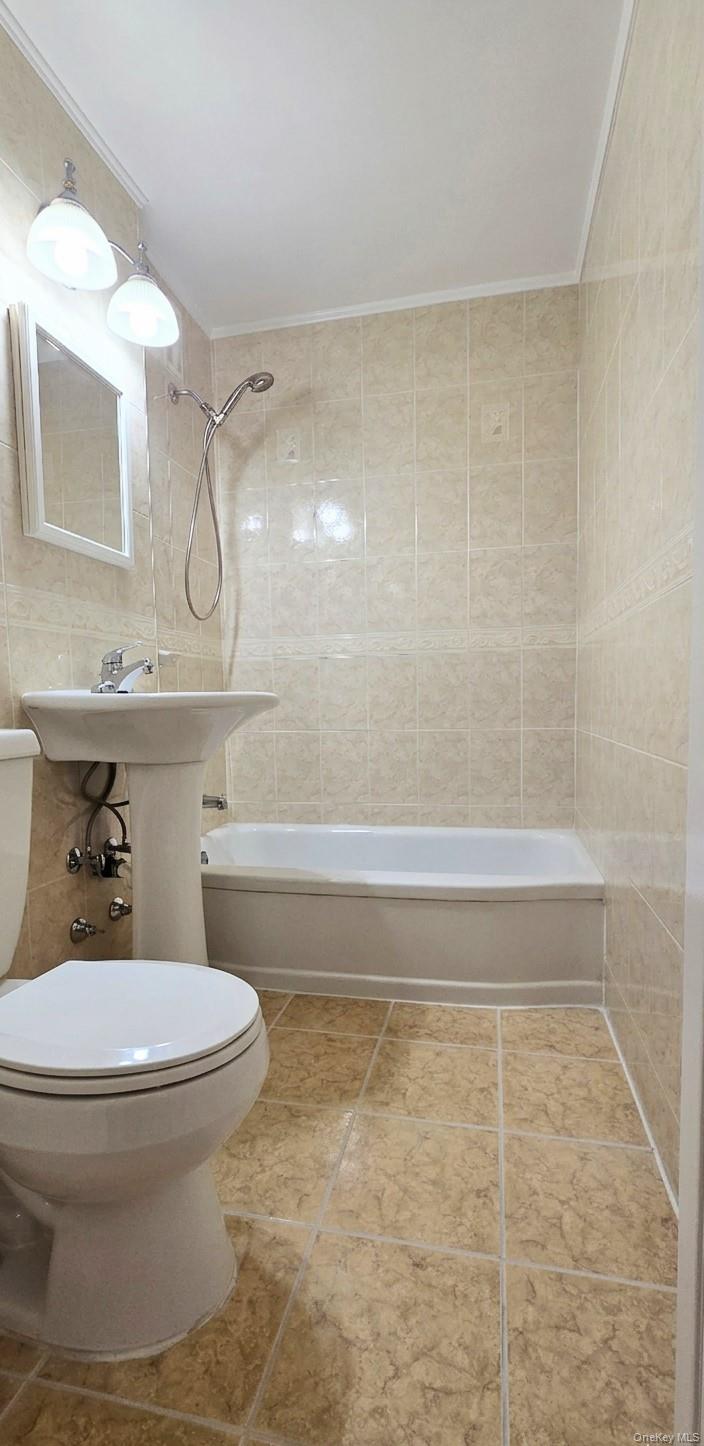 #13 photo, 98-34 63rd Drive, কুইন্‌স Rego Park , NY 11374