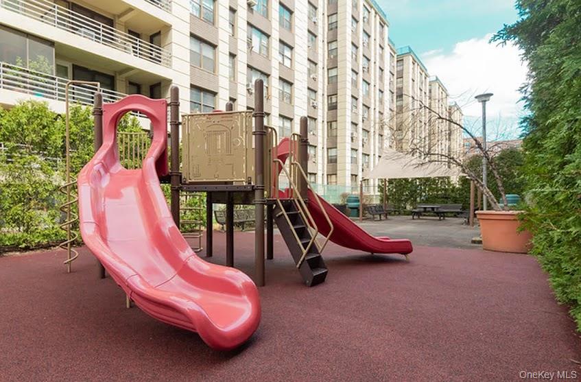 #16 photo, 98-34 63rd Drive, কুইন্‌স Rego Park , NY 11374