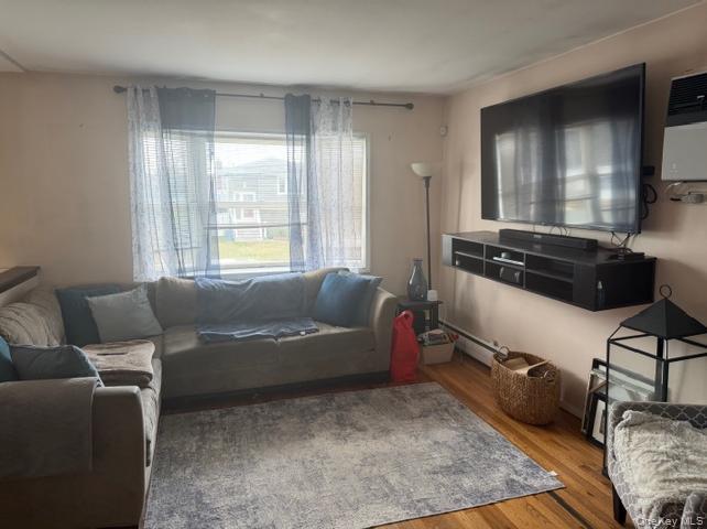 #2 photo, 16 W Marine Avenue, সাফোক কাউন্টি Lindenhurst , NY 11757