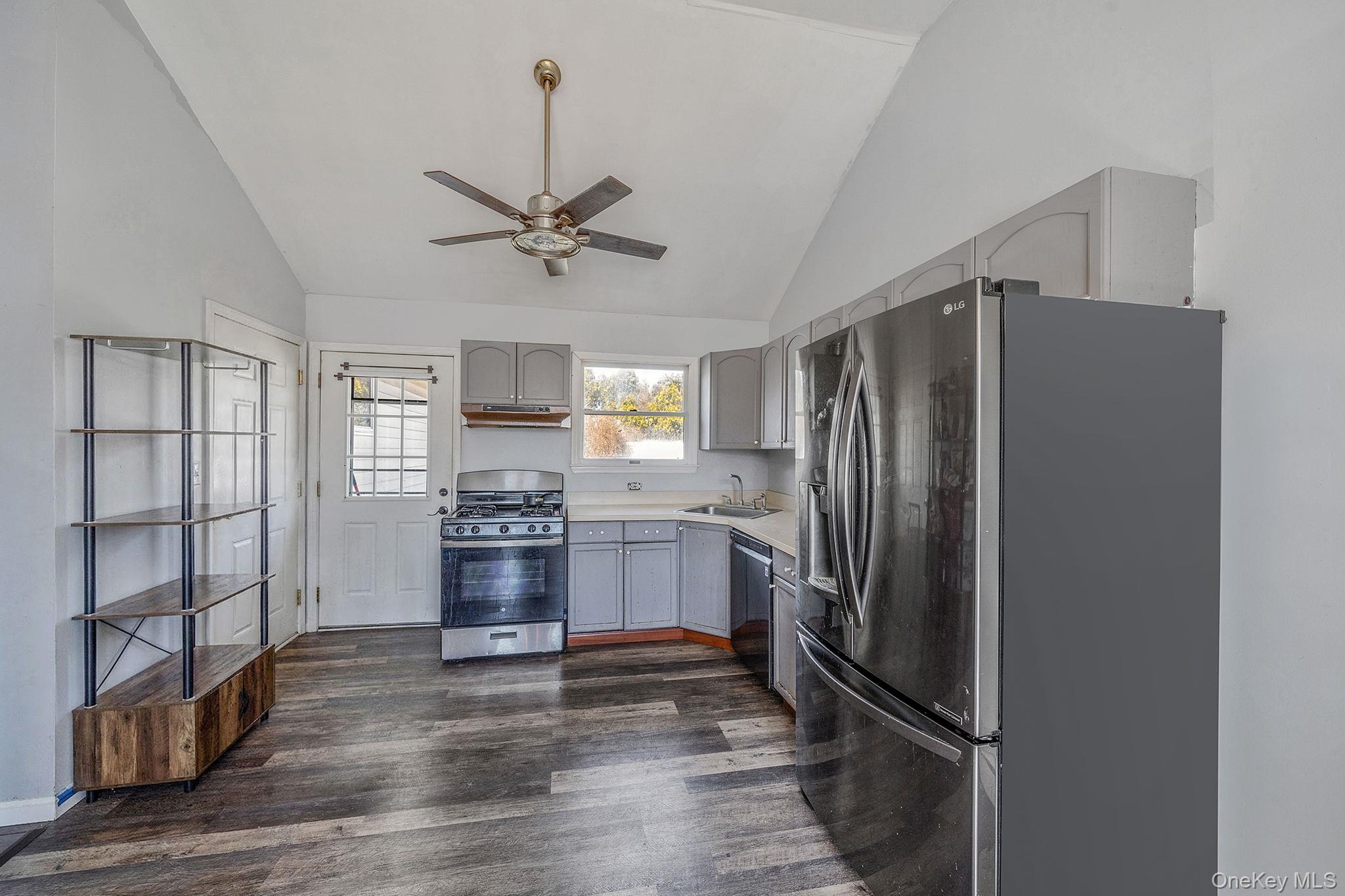 #2 photo, 53 Spruce Street, সাফোক কাউন্টি Central Islip , NY 11722