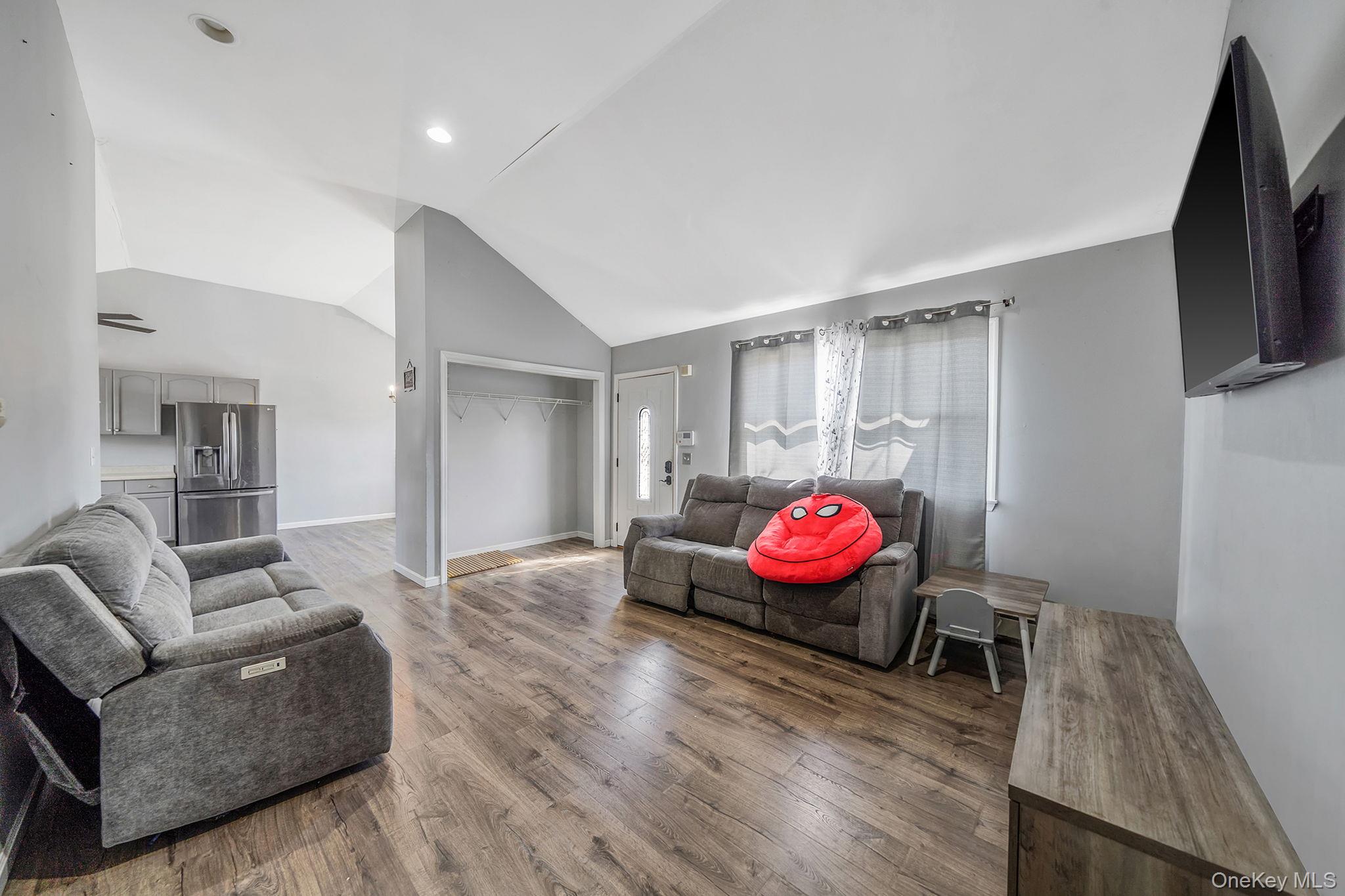 #6 photo, 53 Spruce Street, সাফোক কাউন্টি Central Islip , NY 11722