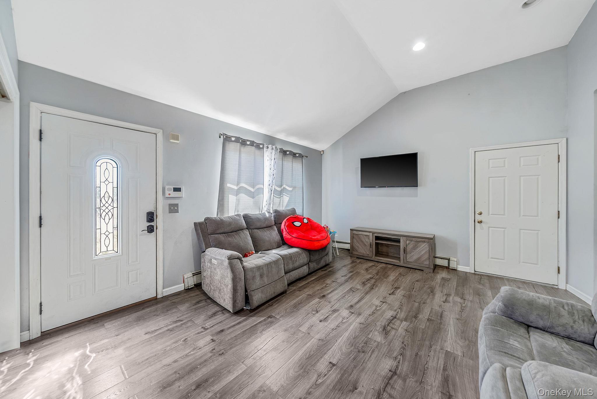 #7 photo, 53 Spruce Street, সাফোক কাউন্টি Central Islip , NY 11722