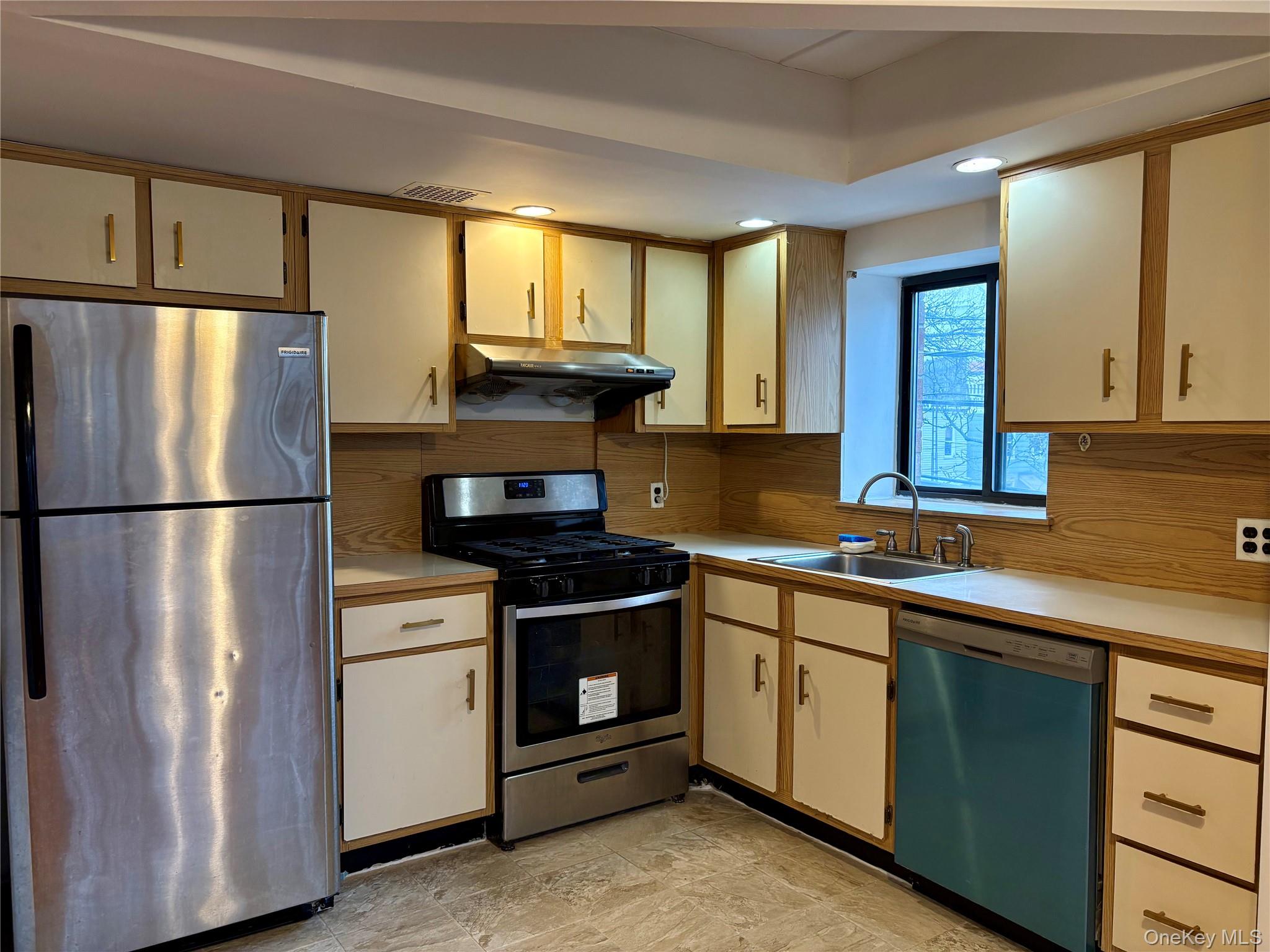 #11 photo, 5616 Seabury Street, কুইন্‌স Elmhurst , NY 11373