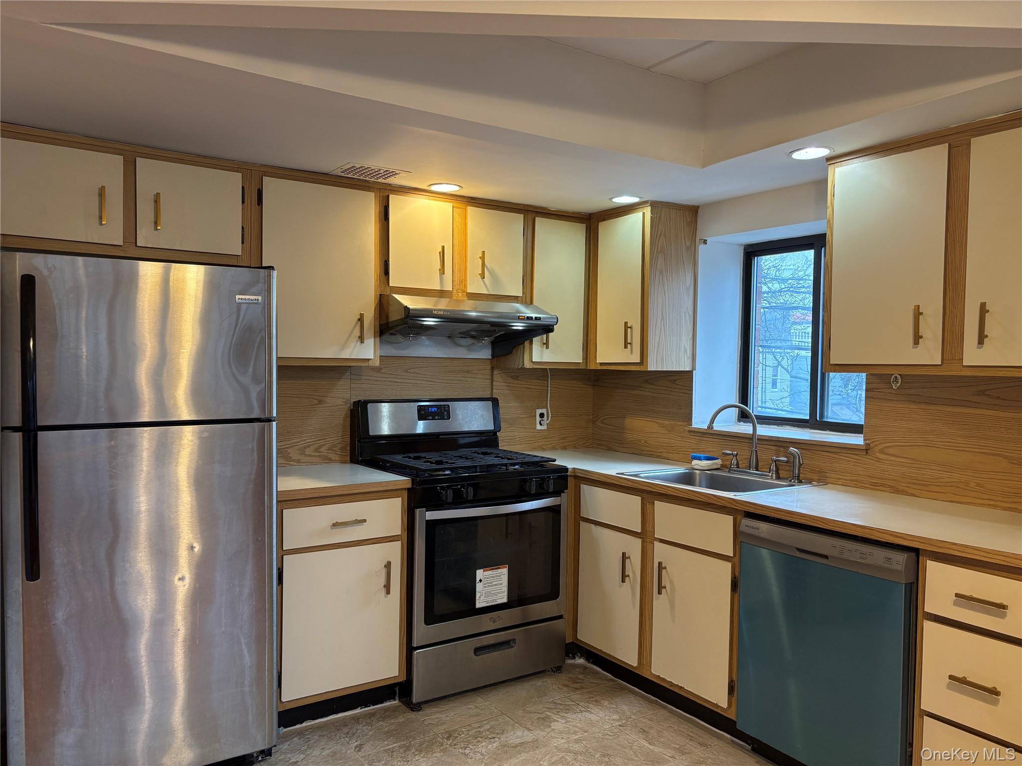 #12 photo, 5616 Seabury Street, কুইন্‌স Elmhurst , NY 11373