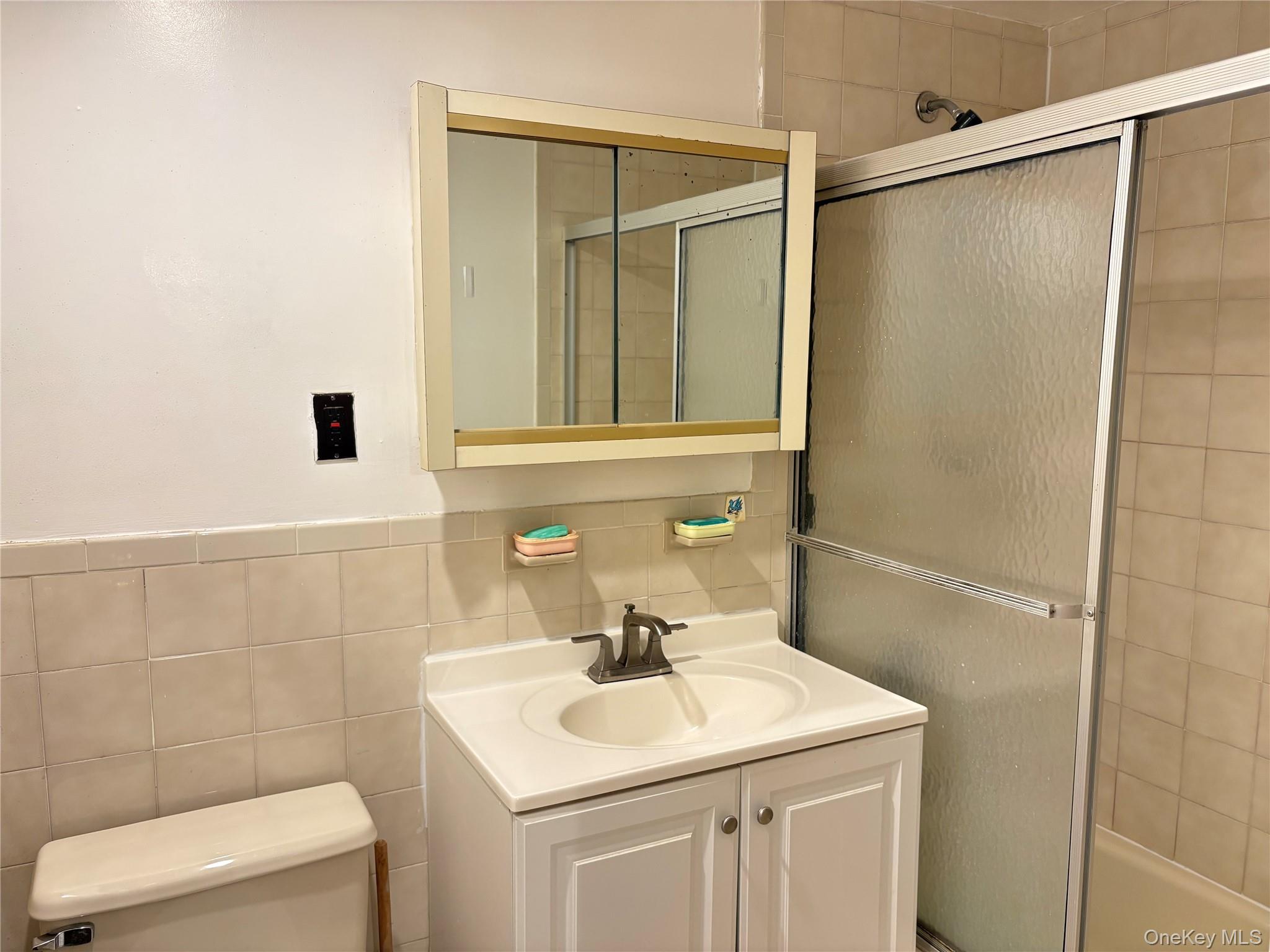 #16 photo, 5616 Seabury Street, কুইন্‌স Elmhurst , NY 11373