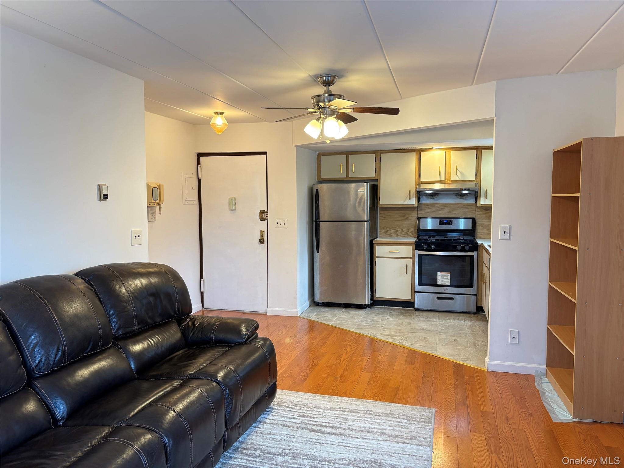 #4 photo, 5616 Seabury Street, কুইন্‌স Elmhurst , NY 11373