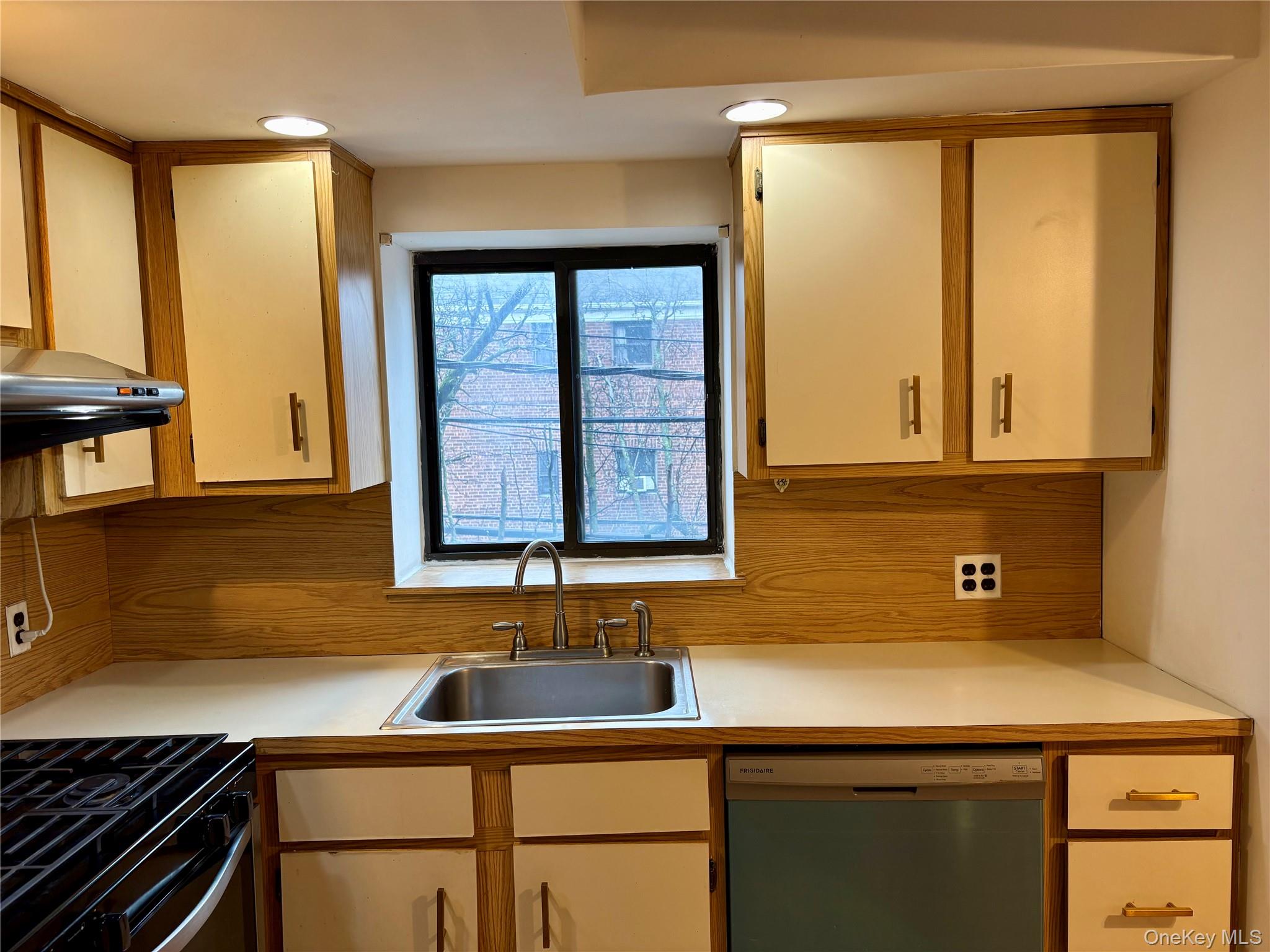 #9 photo, 5616 Seabury Street, কুইন্‌স Elmhurst , NY 11373