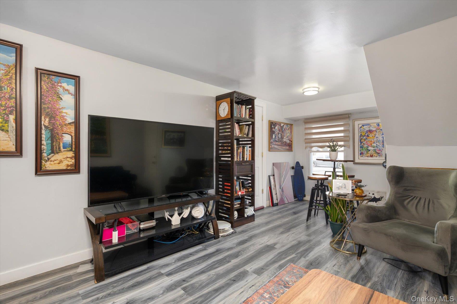 #19 photo, 569 Peninsula Boulevard, Cedarhurst , NY 11516