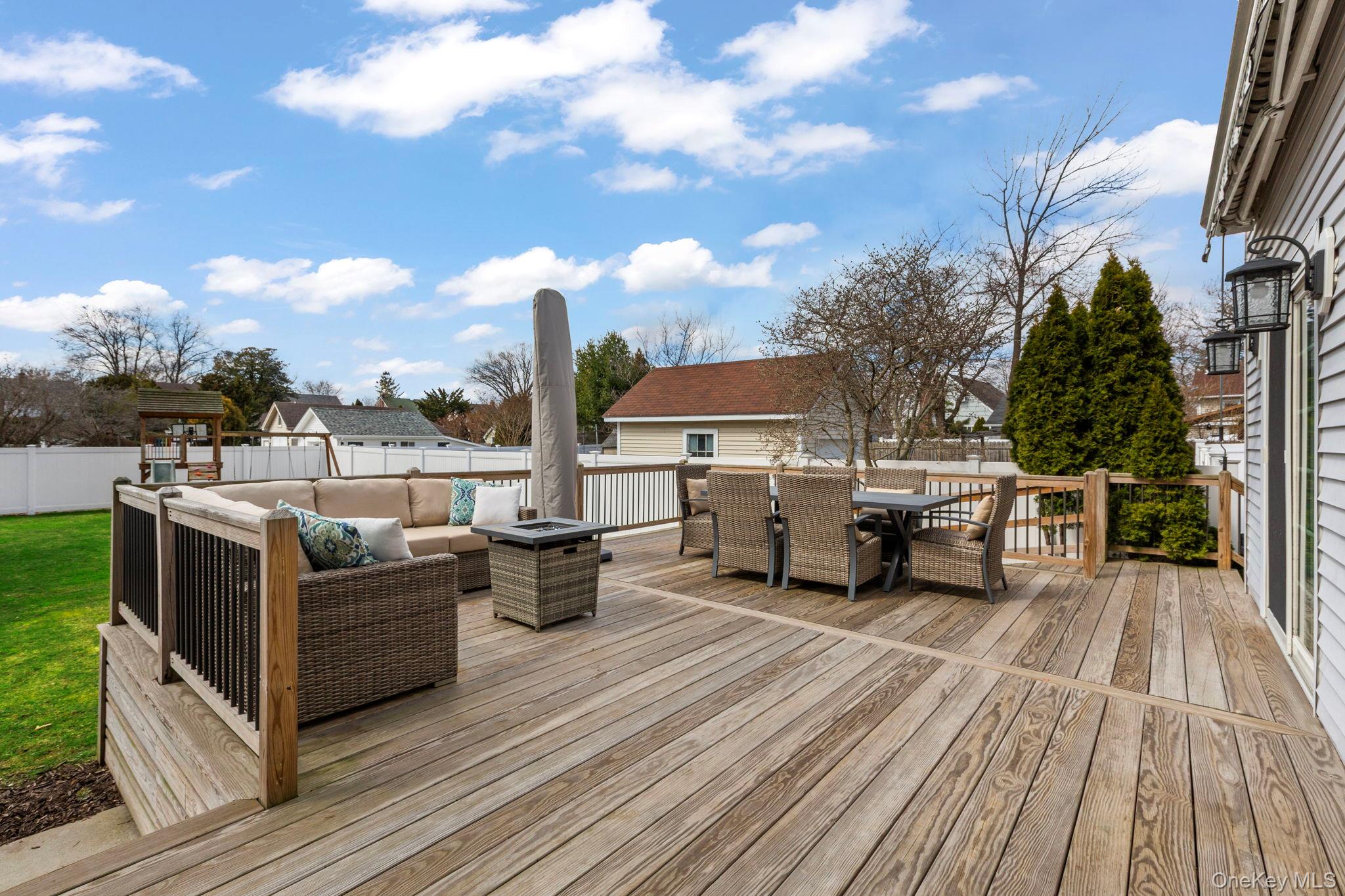 #16 photo, 420 Scranton Avenue, नासाउ काउंटी Lynbrook , NY 11563