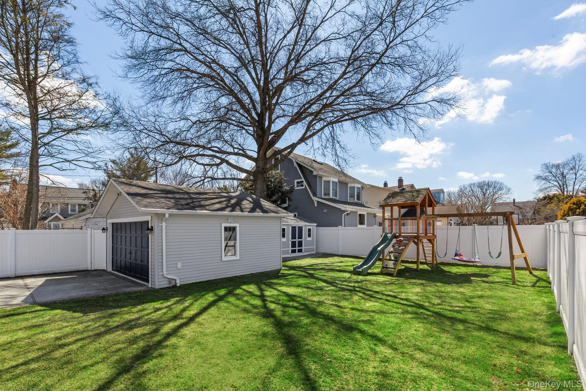 #19 photo, 420 Scranton Avenue, नासाउ काउंटी Lynbrook , NY 11563