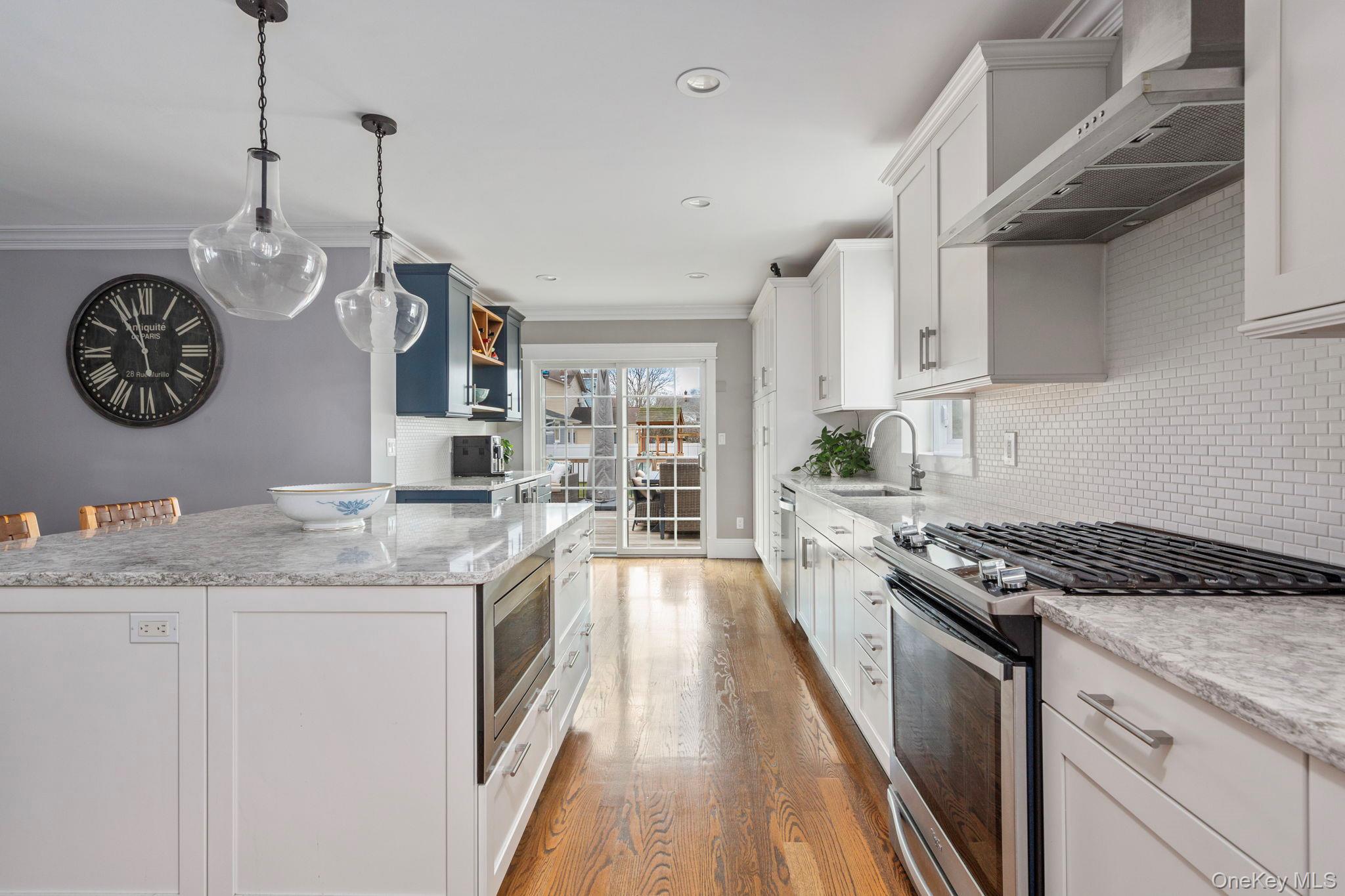 #6 photo, 420 Scranton Avenue, नासाउ काउंटी Lynbrook , NY 11563