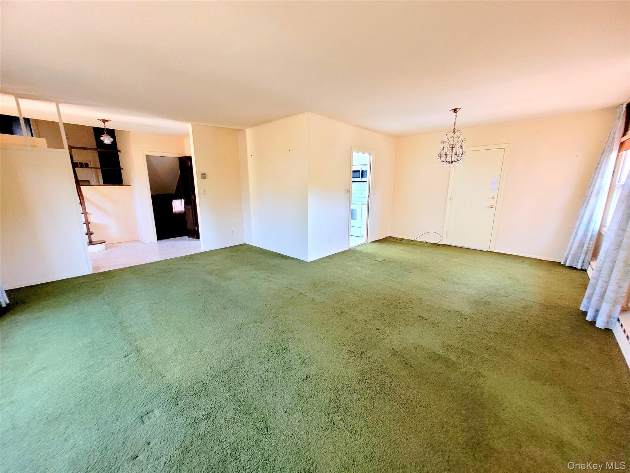 #3 photo, 1474 Stephen Marc Lane, নাসাউ কাউন্টি East Meadow , NY 11554