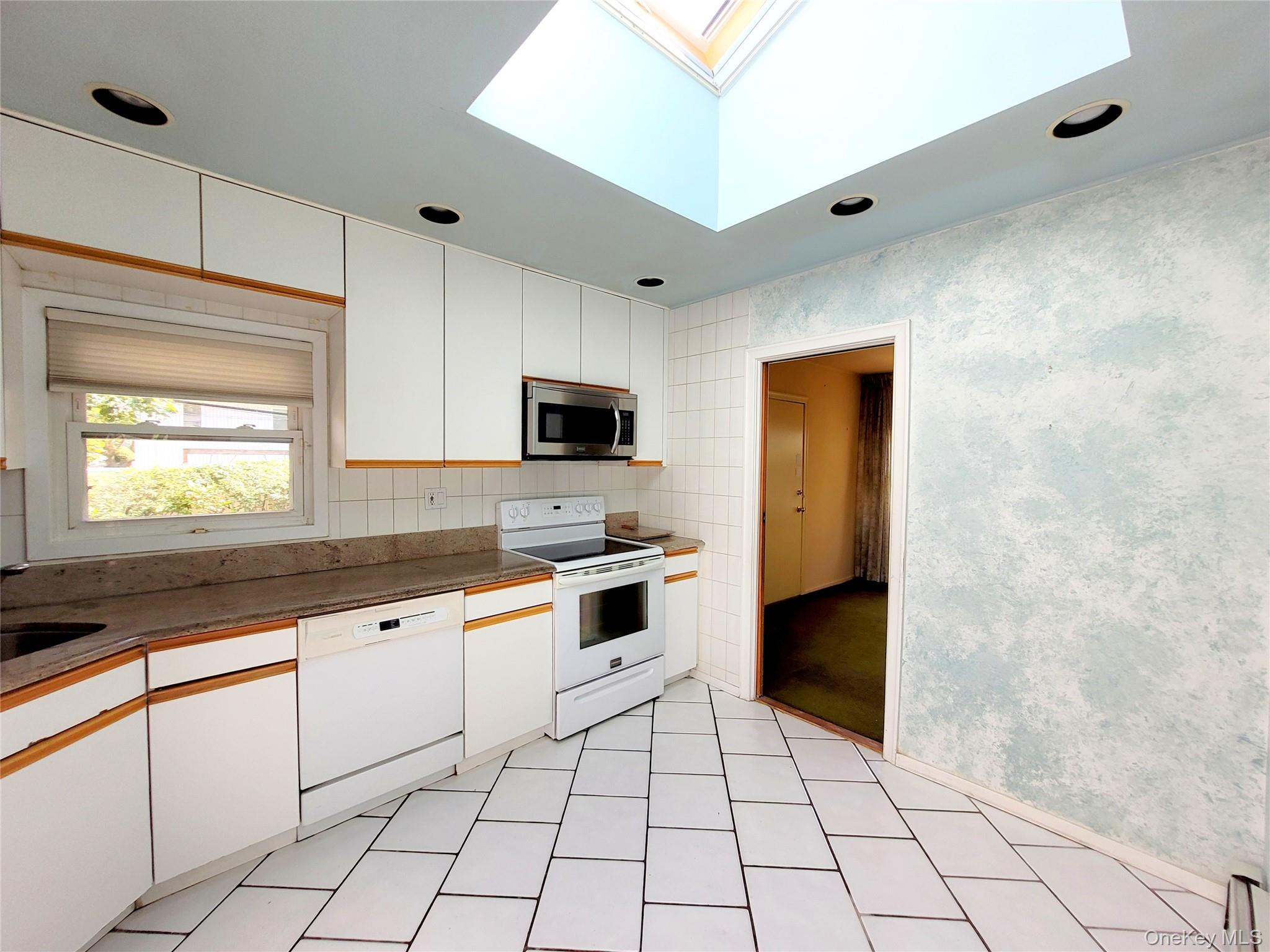 #5 photo, 1474 Stephen Marc Lane, নাসাউ কাউন্টি East Meadow , NY 11554