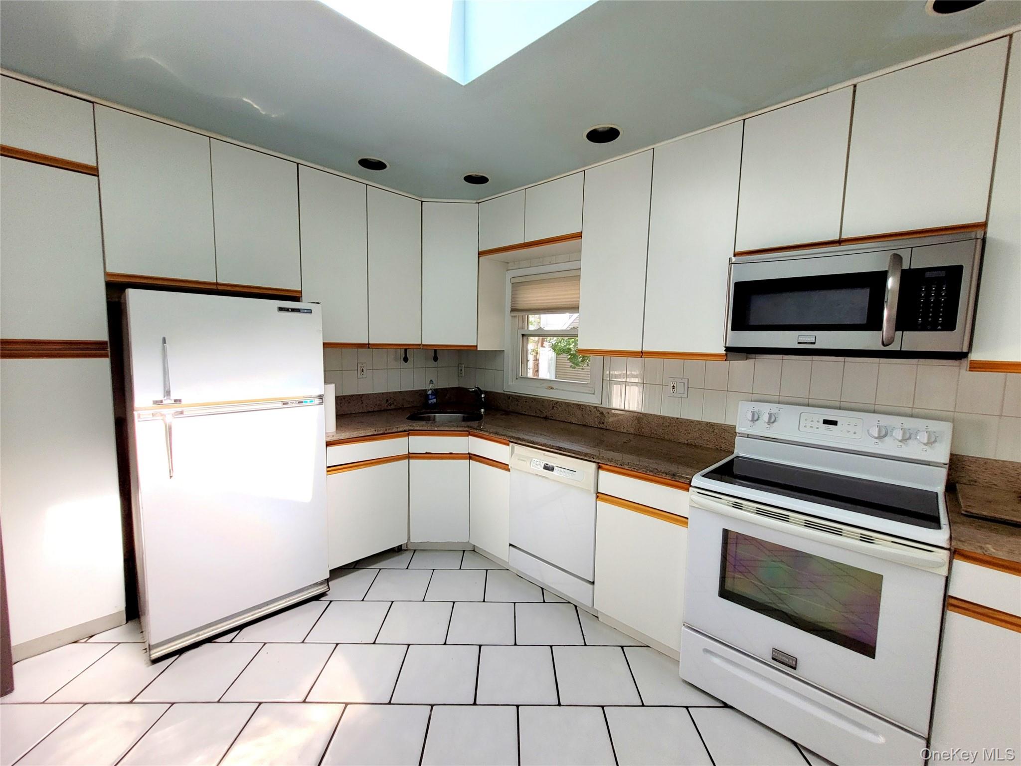 #6 photo, 1474 Stephen Marc Lane, নাসাউ কাউন্টি East Meadow , NY 11554