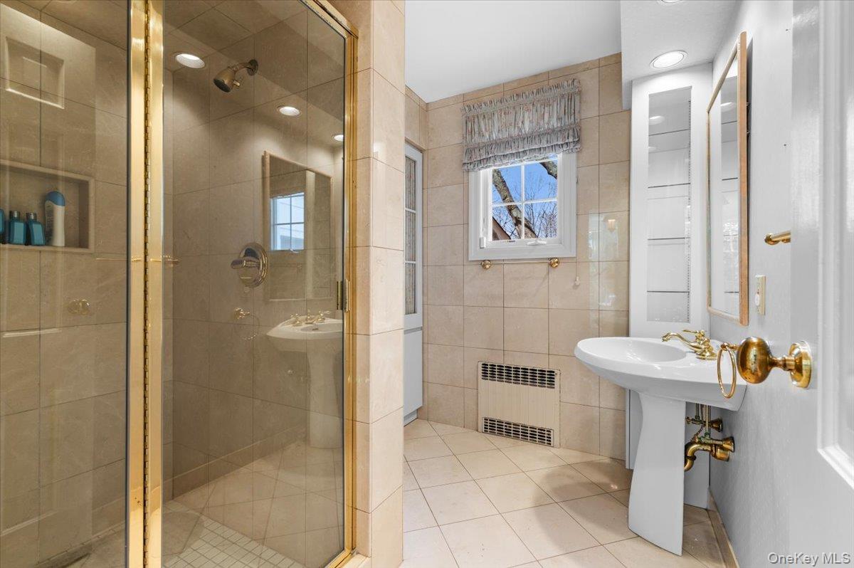 #13 photo, 2 Hickory Hill, নাসাউ কাউন্টি Roslyn Estates , NY 11576