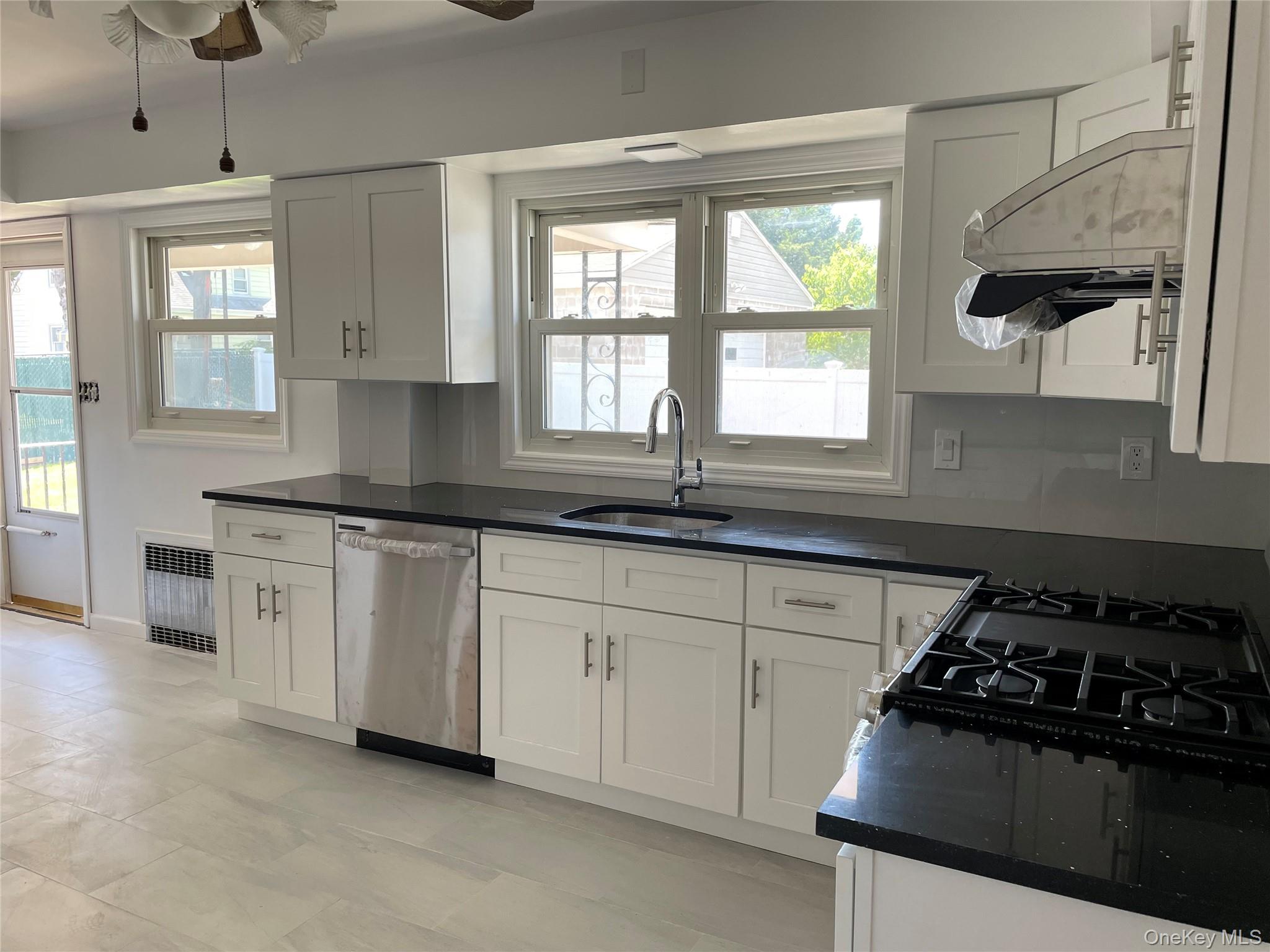 #4 photo, 26 Nassau Avenue, Glen Cove , NY 11542