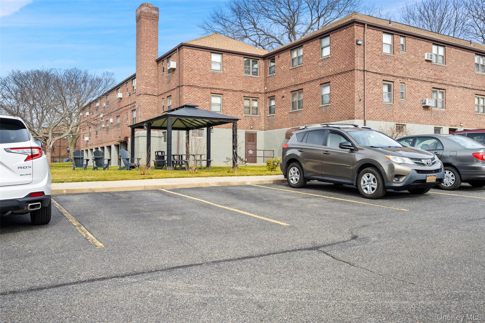 #17 photo, 246-29 57th Drive, কুইন্‌স Douglaston , NY 11362