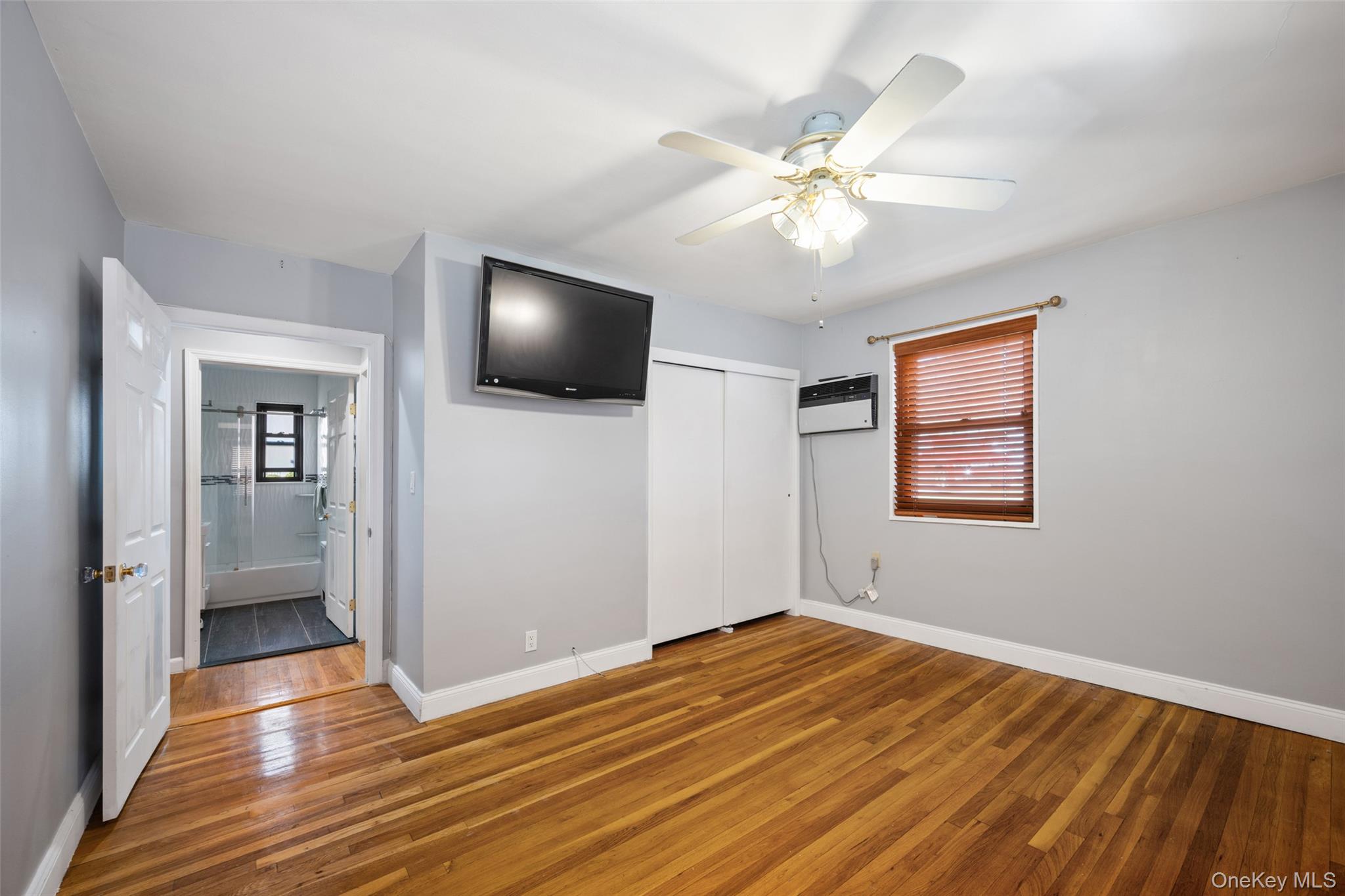 #8 photo, 246-29 57th Drive, কুইন্‌স Douglaston , NY 11362