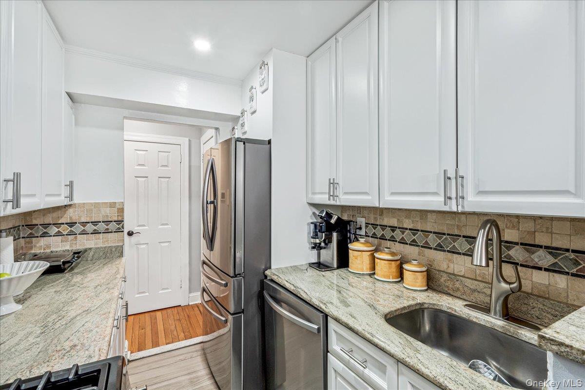 #12 photo, 59-30 108th Street, 뉴욕퀸즈 Corona , NY 11368