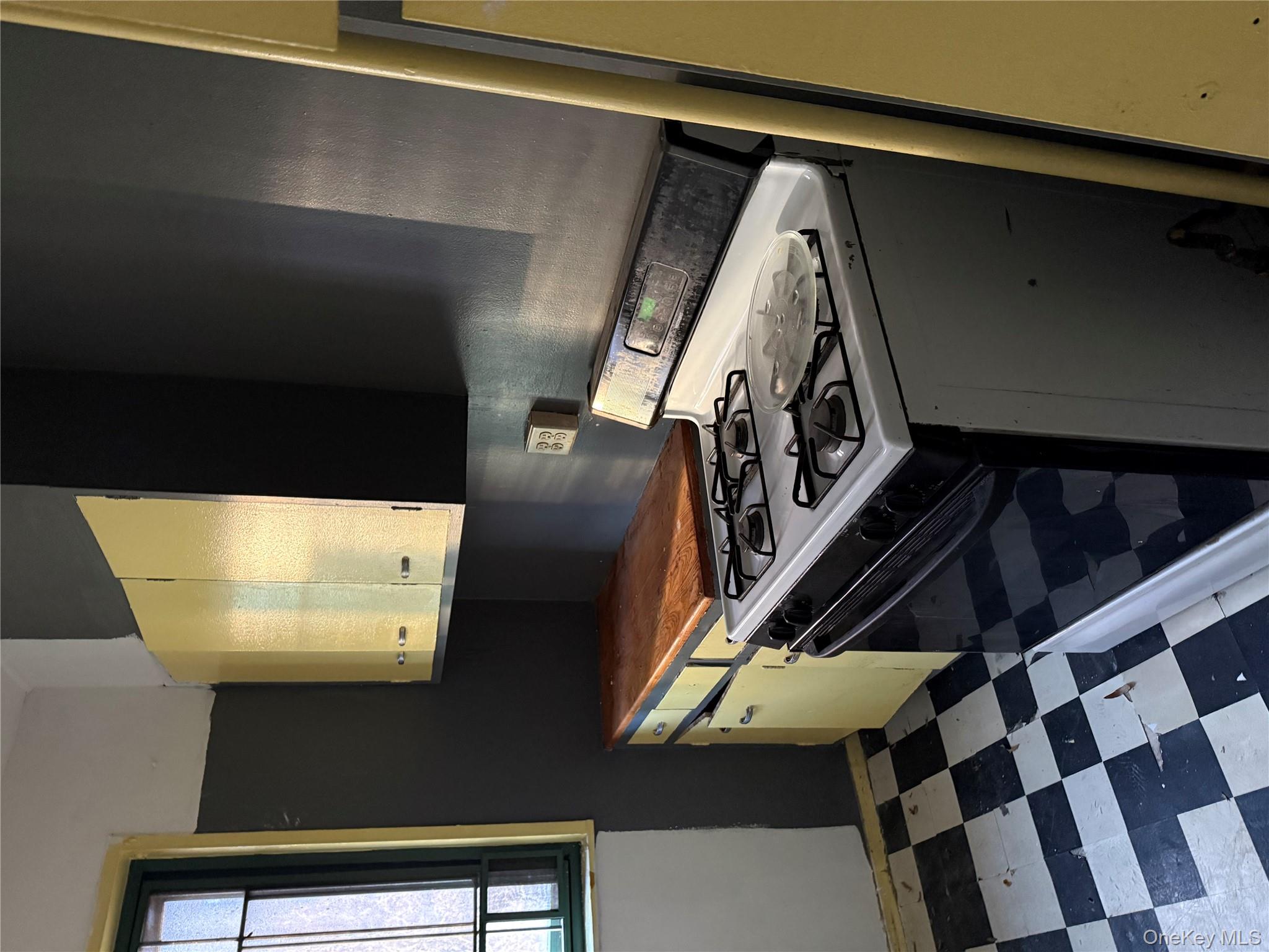 #2 photo, 1560 Metropolitan Avenue, ব্রঙ্কস Bronx , NY 10462