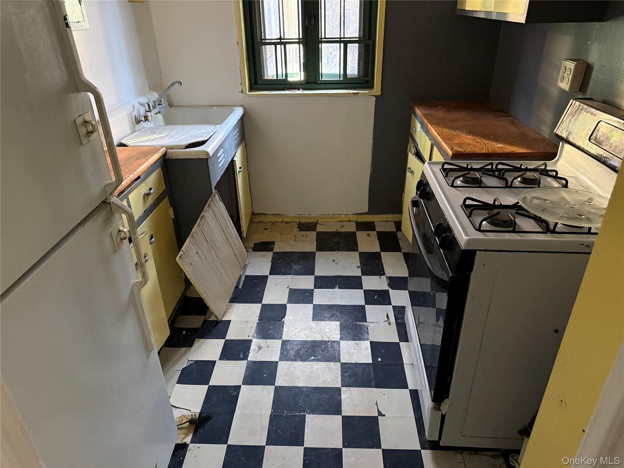 #4 photo, 1560 Metropolitan Avenue, ব্রঙ্কস Bronx , NY 10462