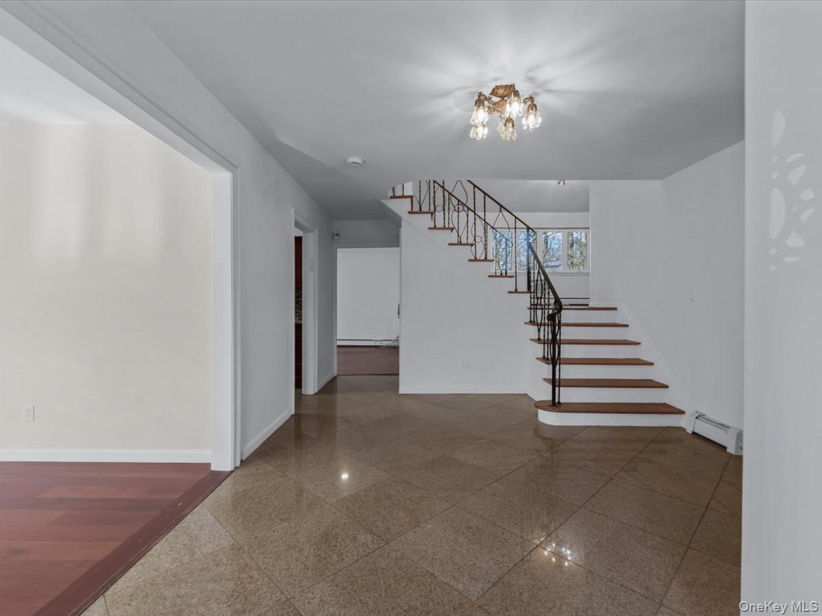 #4 photo, 2 Pickwood Lane, גרייט נק Great Neck , NY 11024