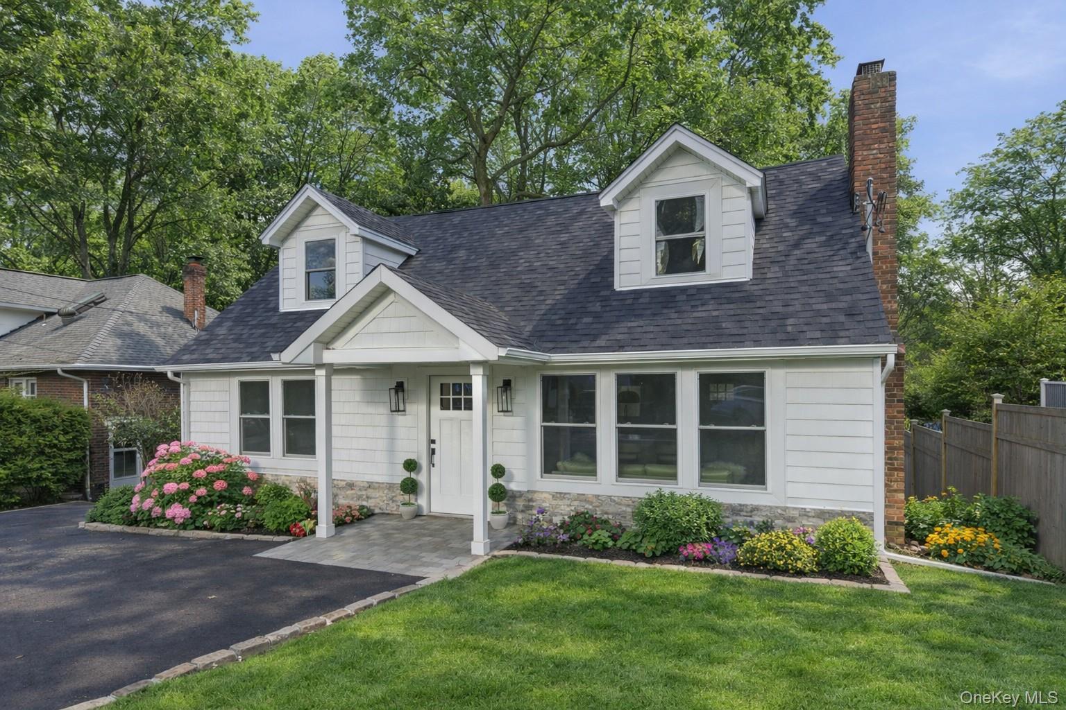 #1 photo, 18 Maple Place, सफ़ोक काउंटी Huntington , NY 11743