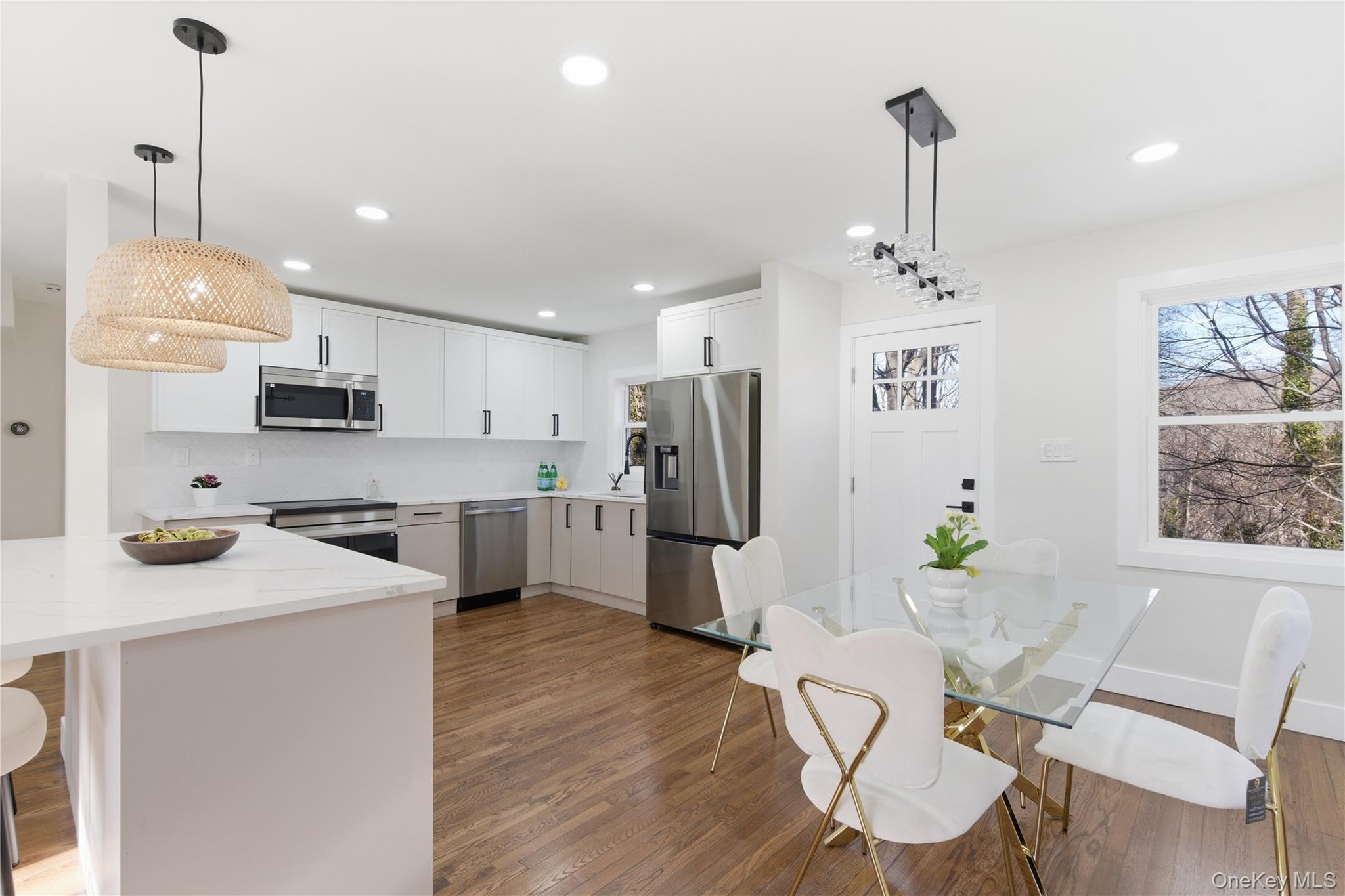 #11 photo, 18 Maple Place, सफ़ोक काउंटी Huntington , NY 11743