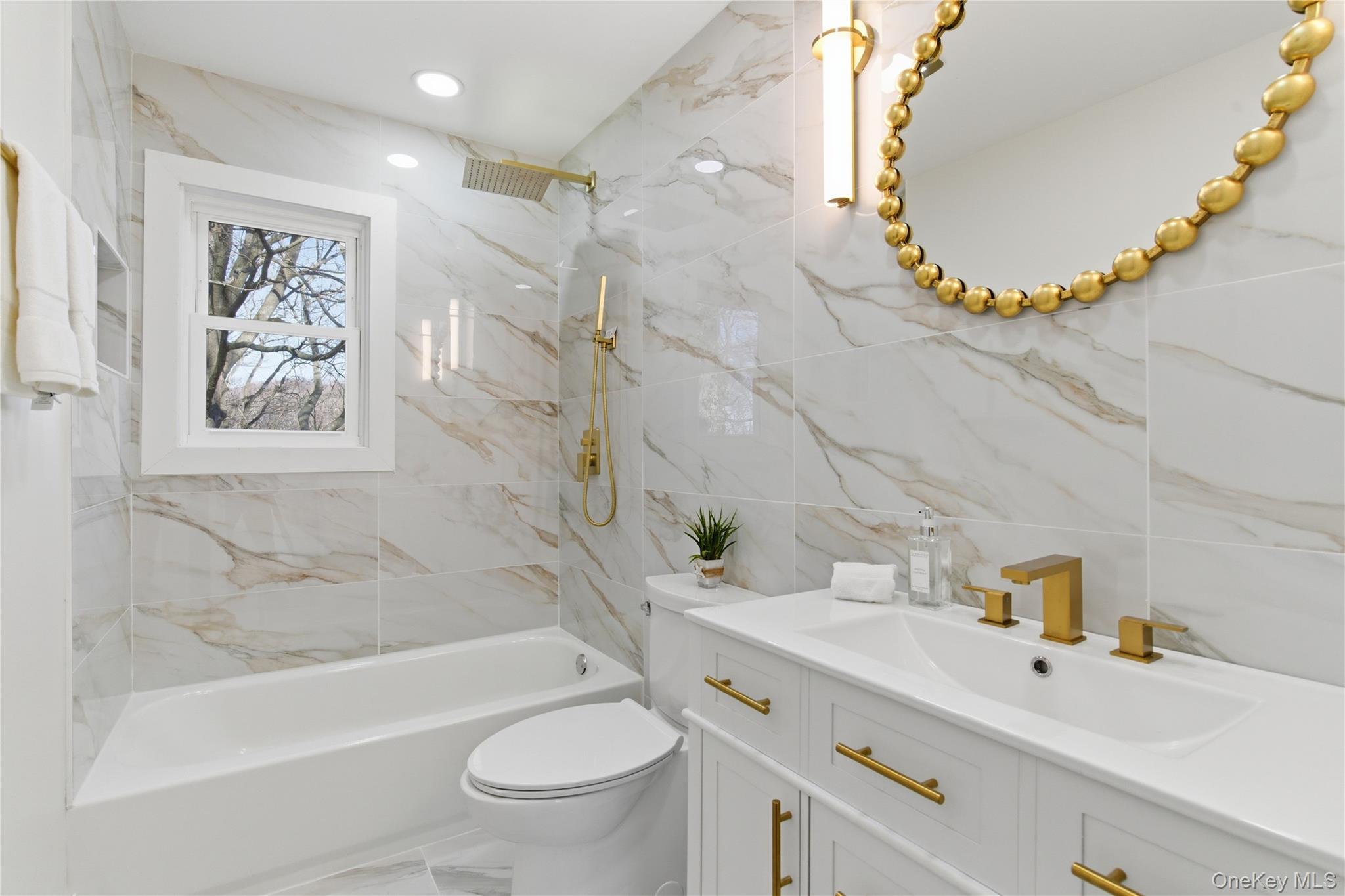 #12 photo, 18 Maple Place, सफ़ोक काउंटी Huntington , NY 11743