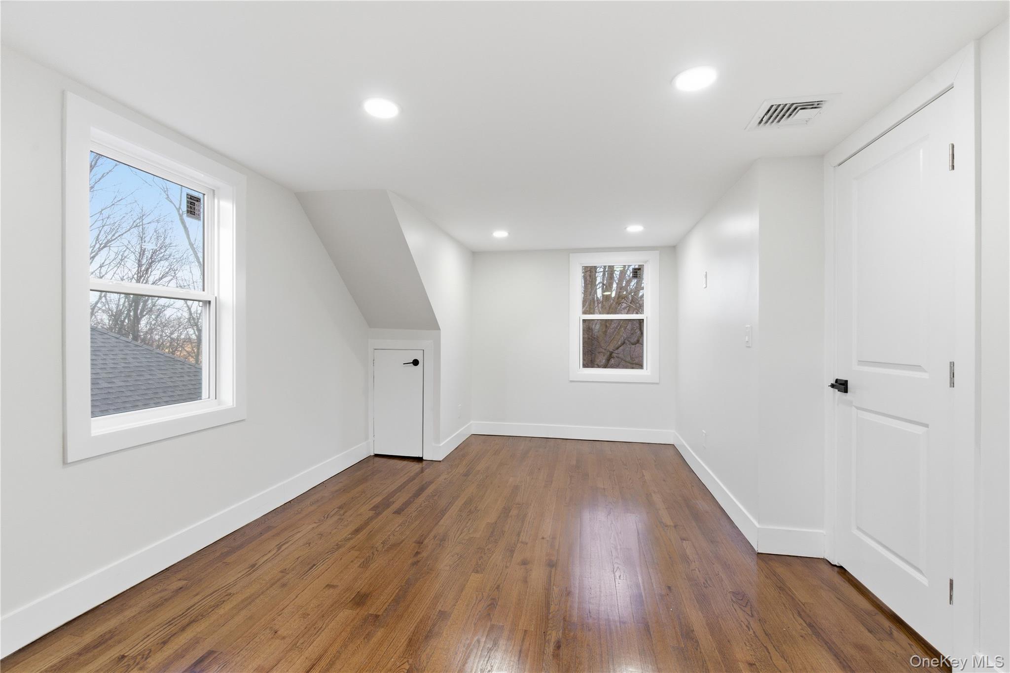 #17 photo, 18 Maple Place, सफ़ोक काउंटी Huntington , NY 11743