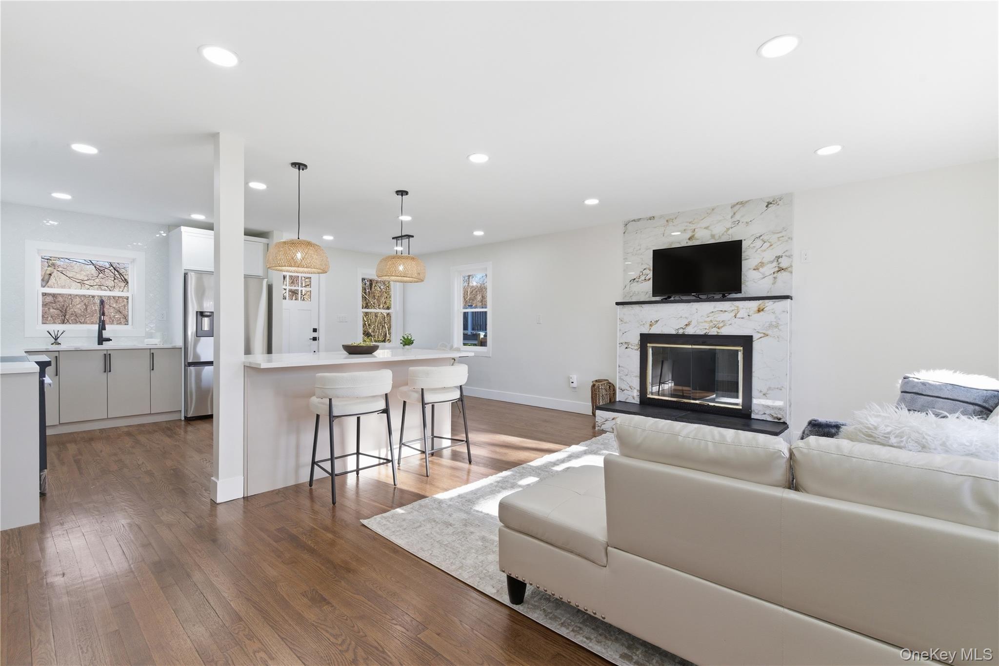 #4 photo, 18 Maple Place, सफ़ोक काउंटी Huntington , NY 11743