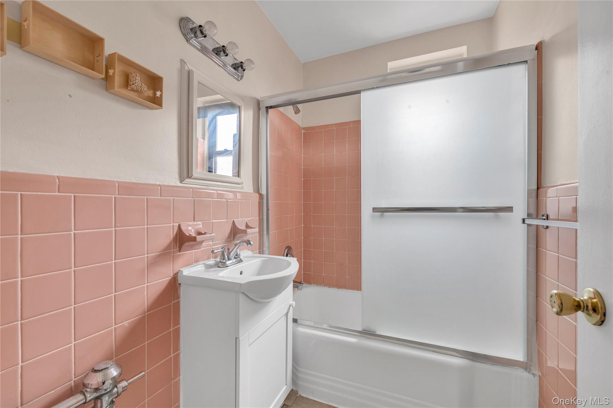 #14 photo, 83-75 Woodhaven Boulevard, কুইন্‌স Woodhaven , NY 11421