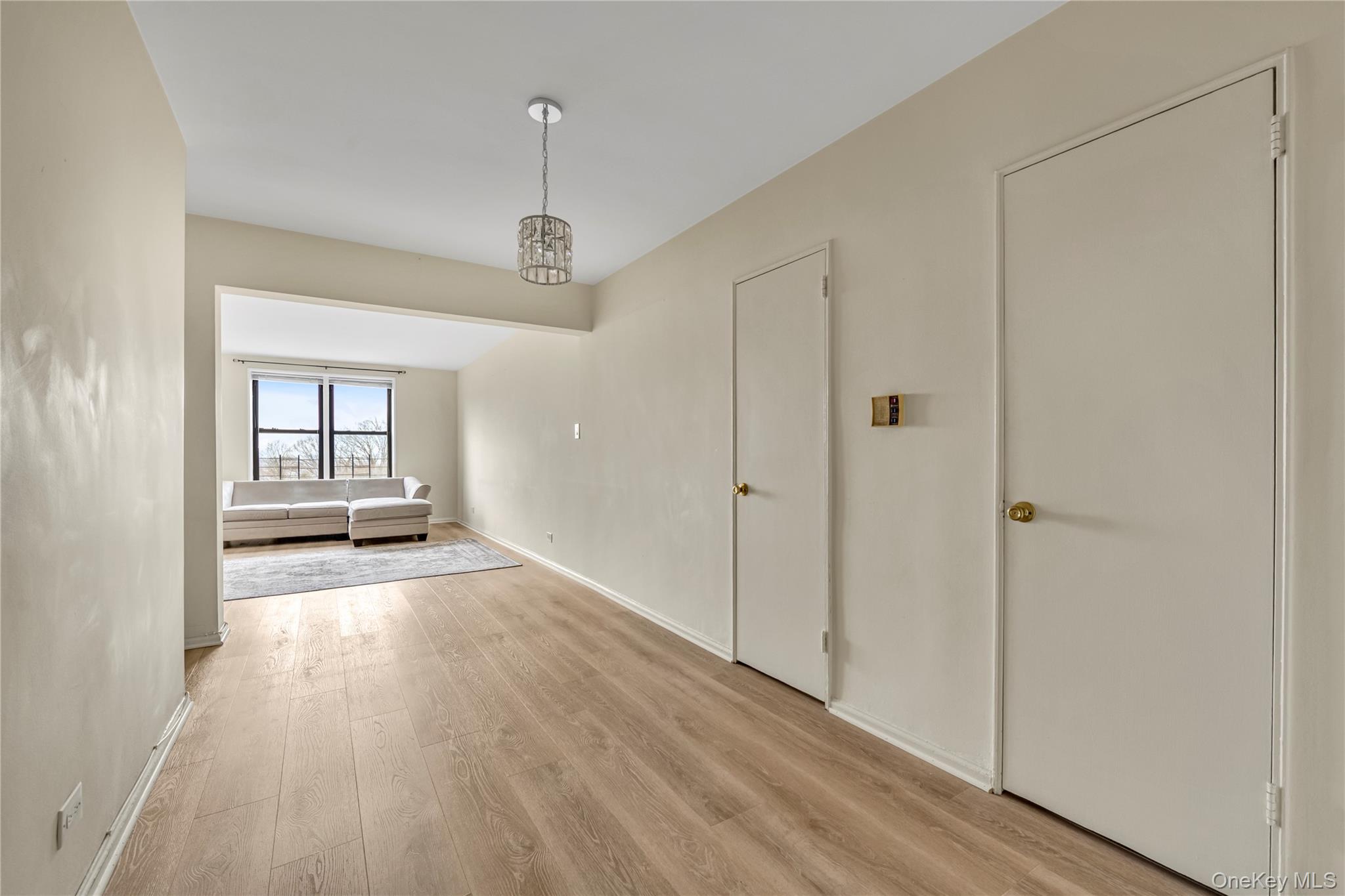 #7 photo, 83-75 Woodhaven Boulevard, কুইন্‌স Woodhaven , NY 11421