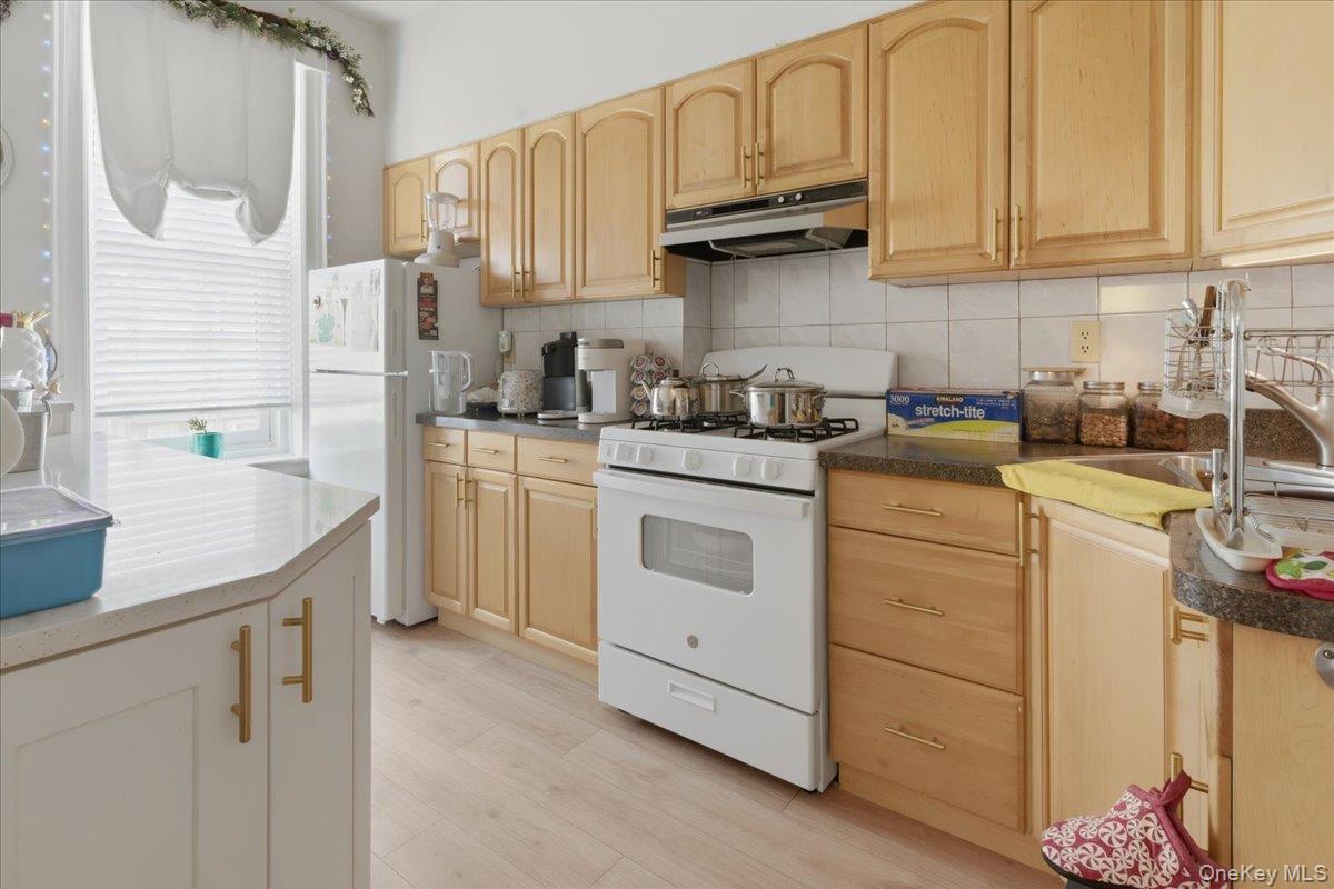 #6 photo, 6051 68TH Avenue, Ridgewood , NY 11385