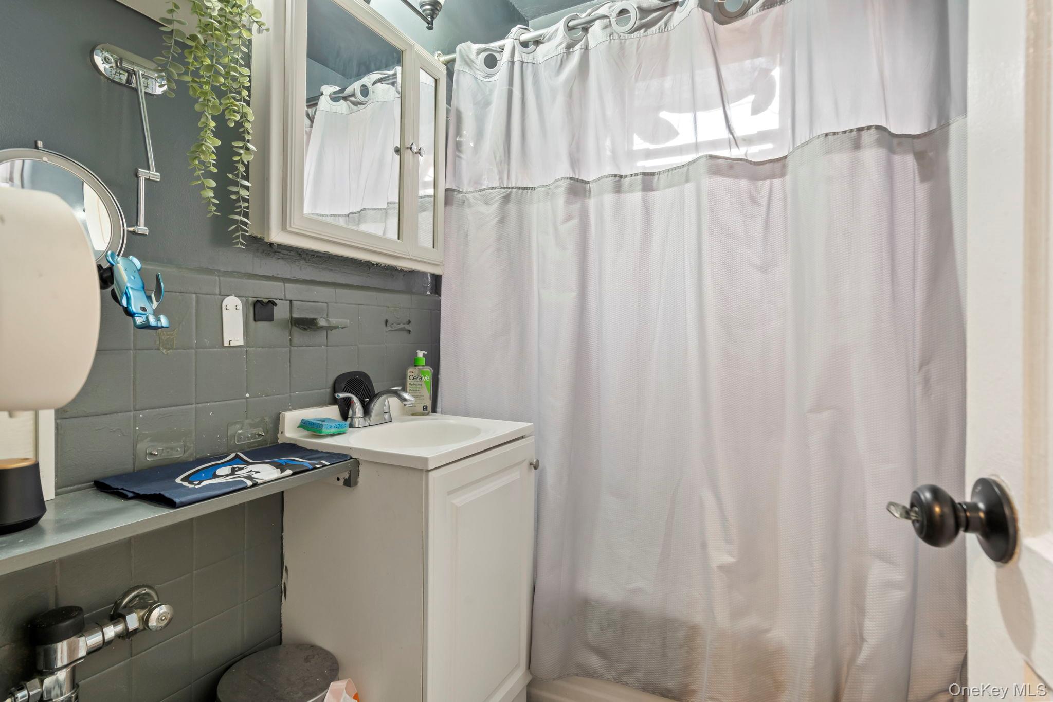 #17 photo, 215-12 47 Ave, কুইন্‌স Bayside , NY 11361