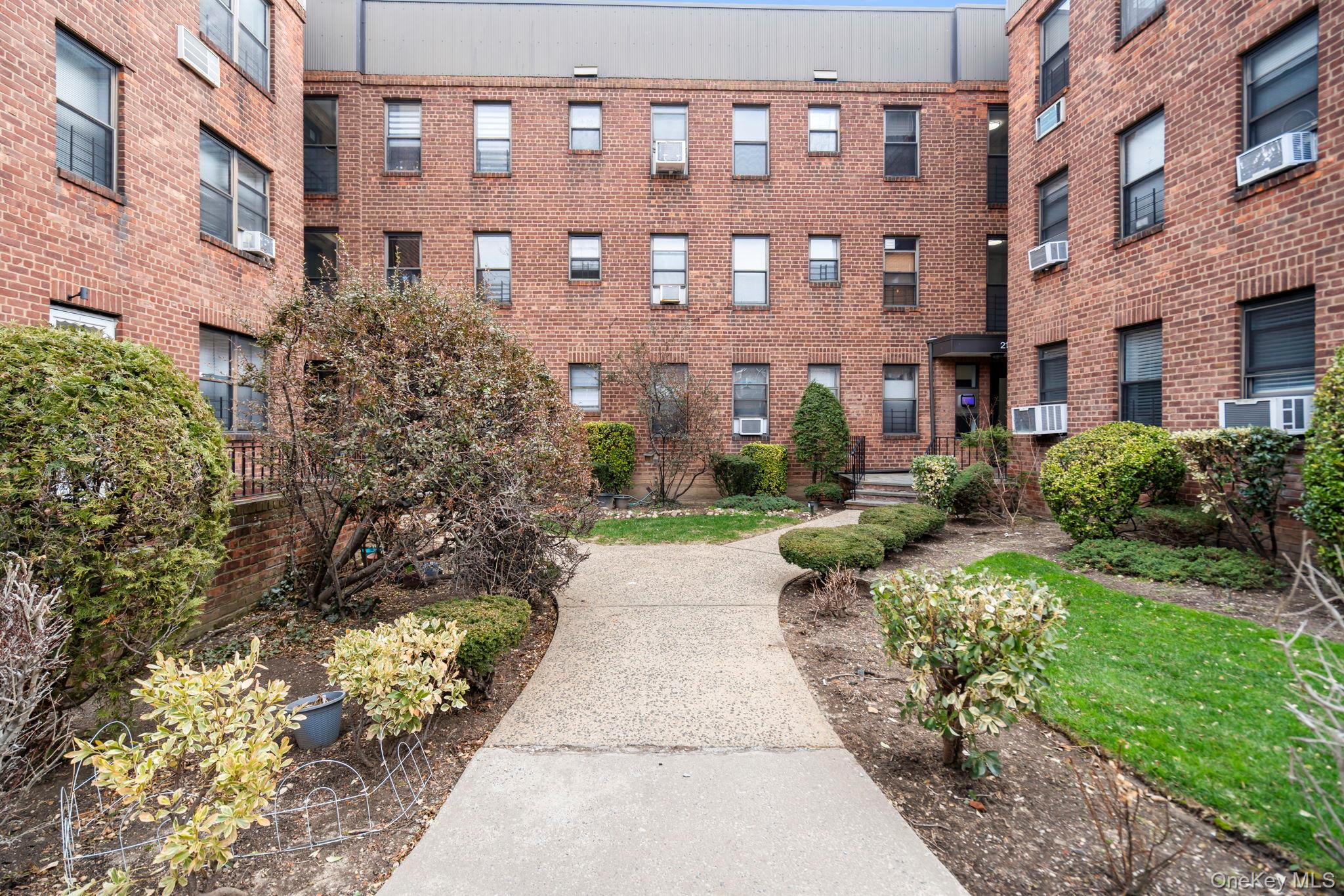 #2 photo, 215-12 47 Ave, কুইন্‌স Bayside , NY 11361