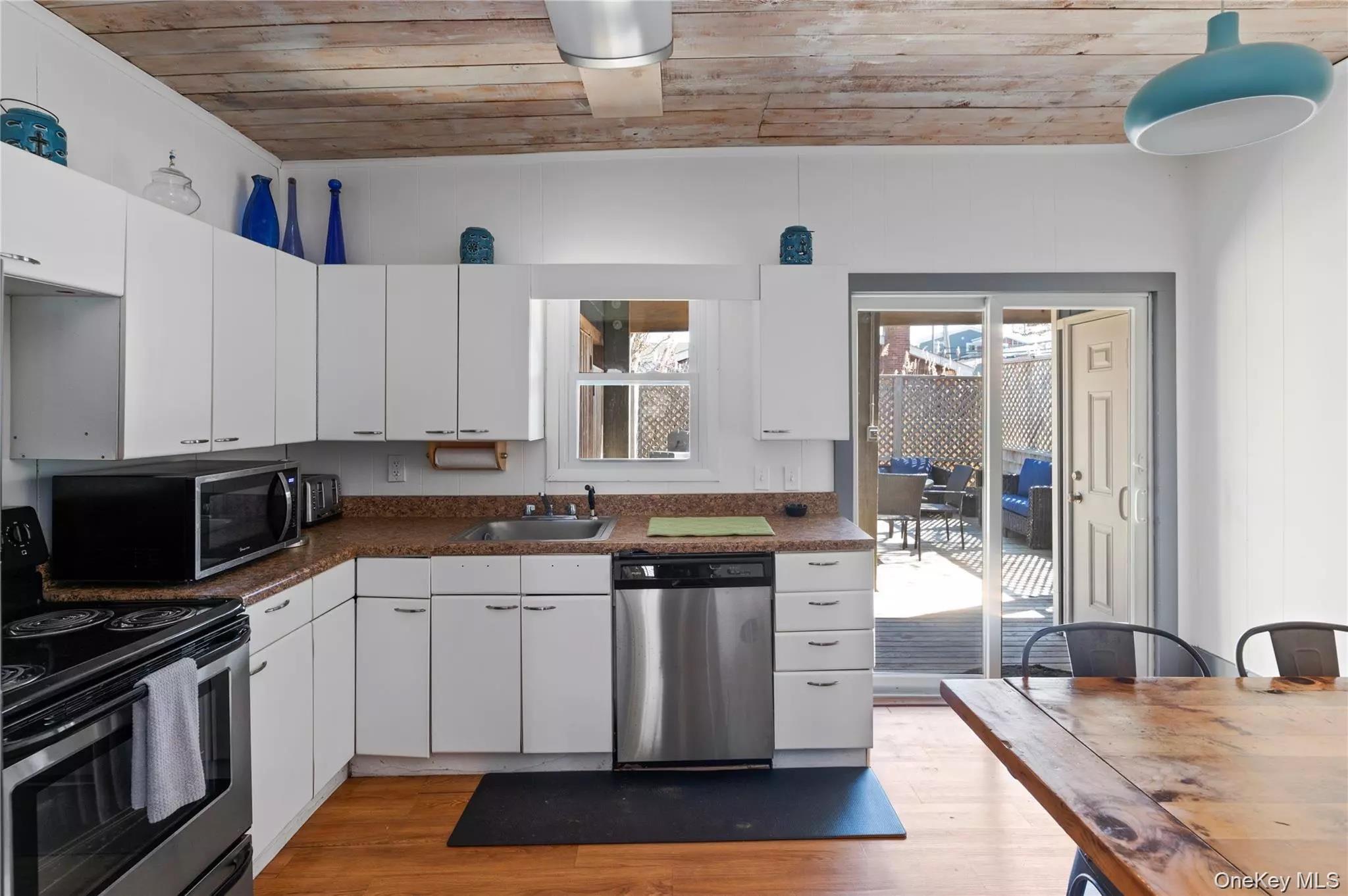 #9 photo, 597 Bayberry Walk, সাফোক কাউন্টি Ocean Beach , NY 11770