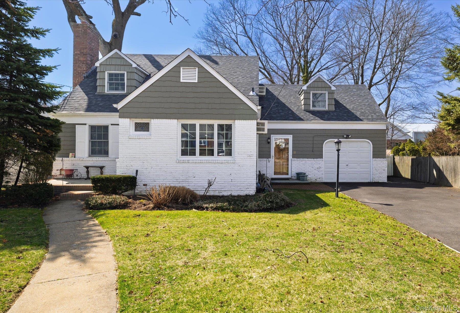 #1 photo, 11 Maple Street, নাসাউ কাউন্টি Malverne , NY 11565