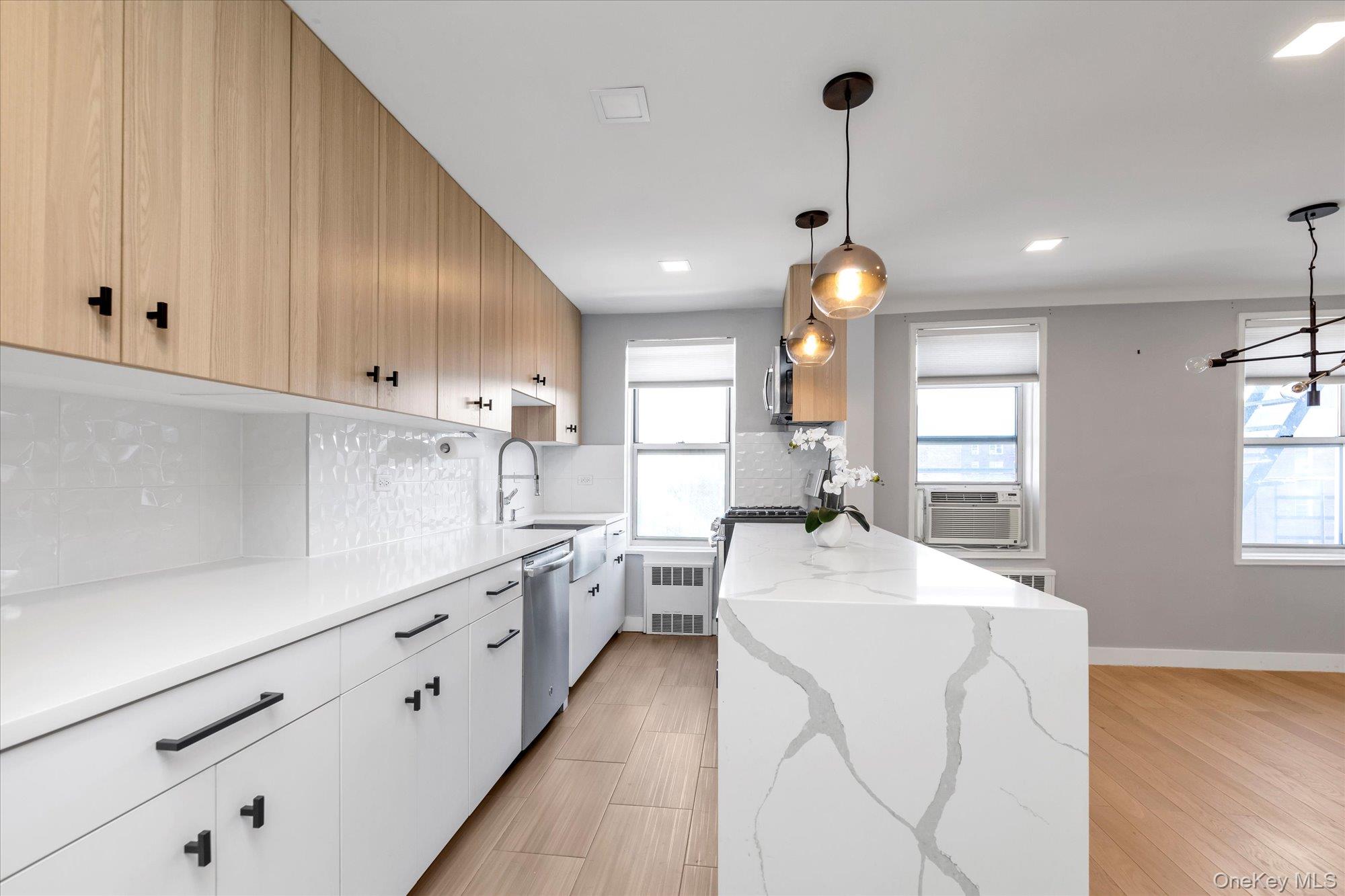 #11 photo, 67-12 Yellowstone Blvd, কুইন্‌স Forest Hills , NY 11375