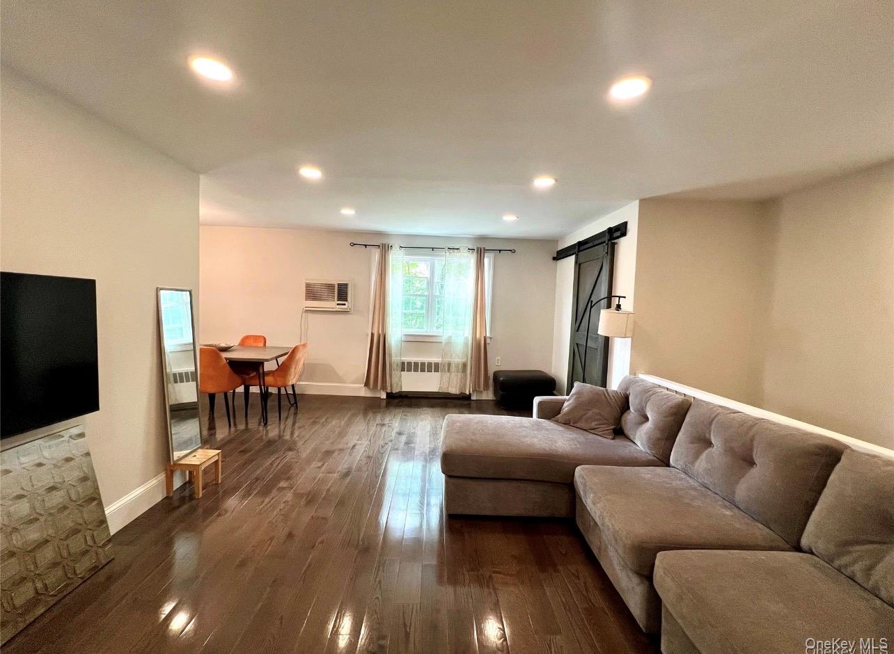 #2 photo, 224-33 Kingsbury Avenue, কুইন্‌স Oakland Gardens , NY 11364