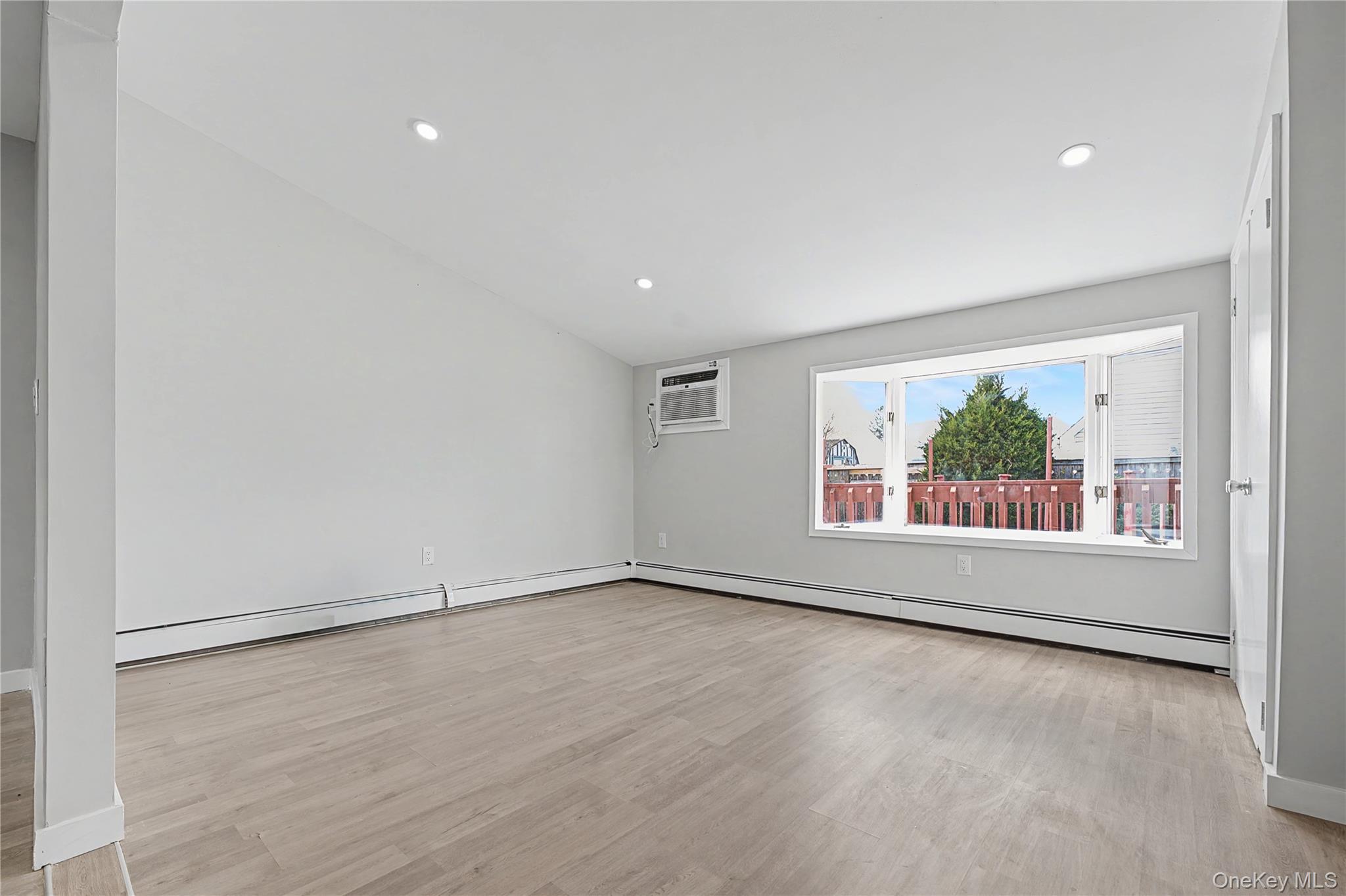 #8 photo, 37 Fork Lane, নাসাউ কাউন্টি Hicksville , NY 11801