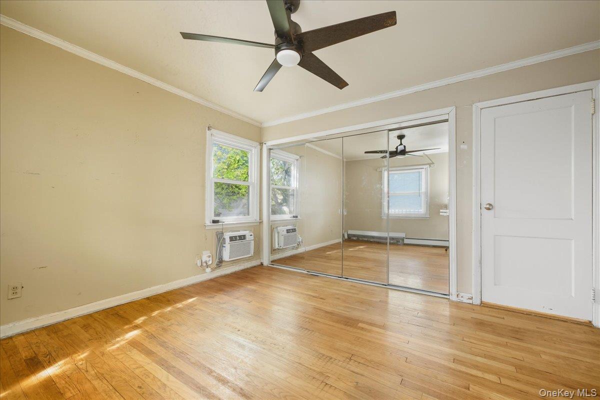 #12 photo, 215 W Granada Avenue, সাফোক কাউন্টি Lindenhurst , NY 11757