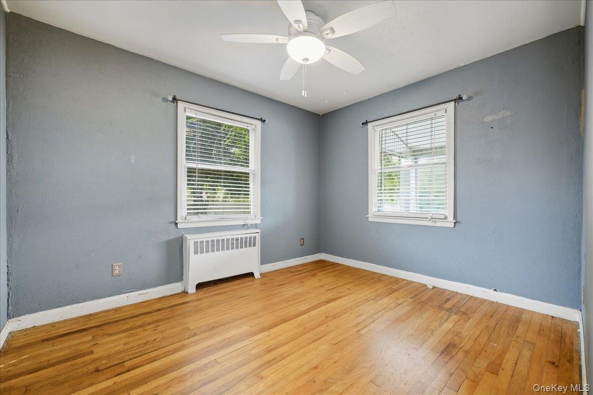 #13 photo, 215 W Granada Avenue, সাফোক কাউন্টি Lindenhurst , NY 11757