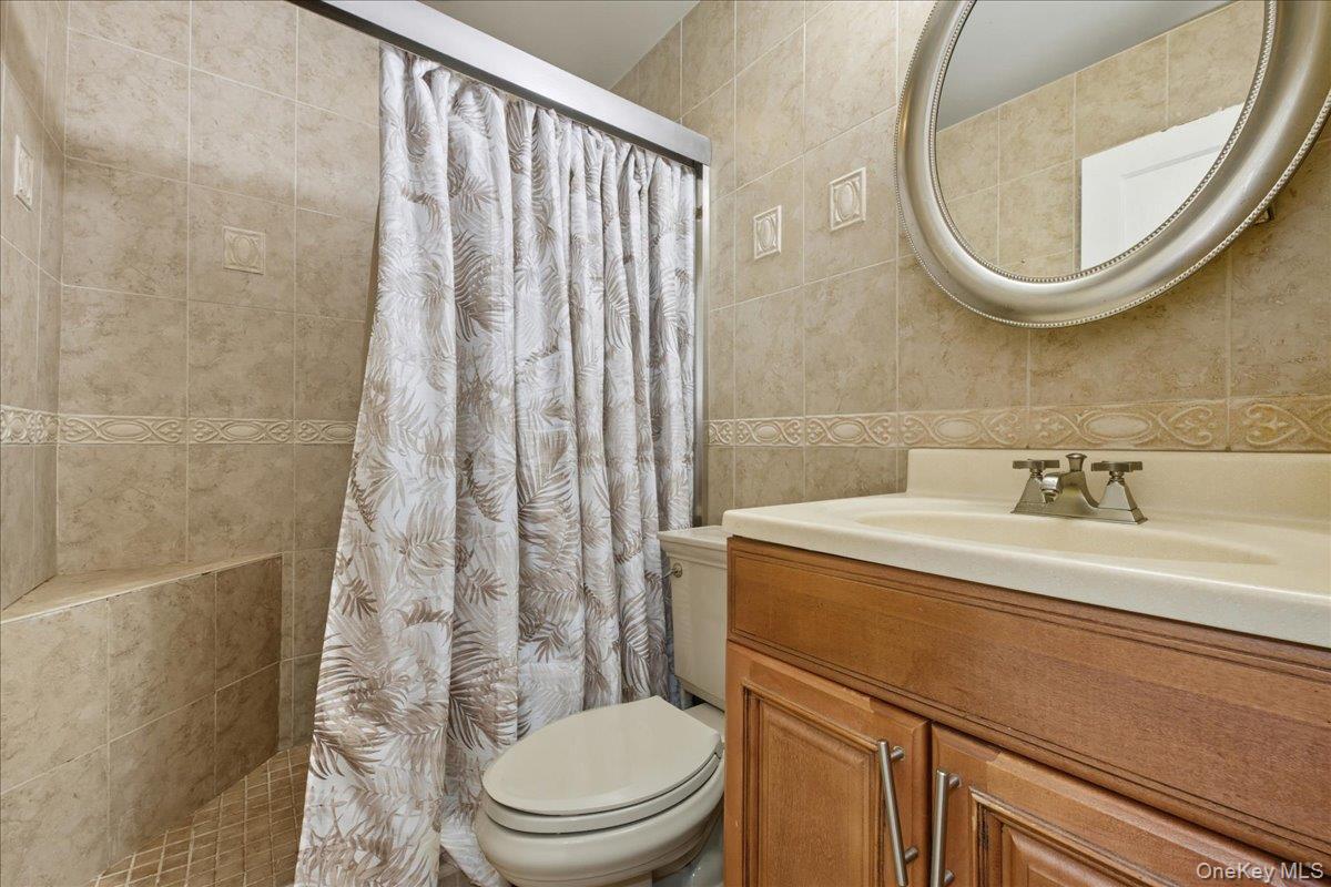 #15 photo, 215 W Granada Avenue, সাফোক কাউন্টি Lindenhurst , NY 11757